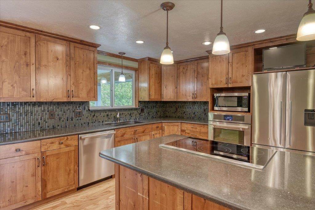 8. Single Family Homes for Sale at 12216 W Sunridge Drive Nine Mile Falls, Washington 99026 United States