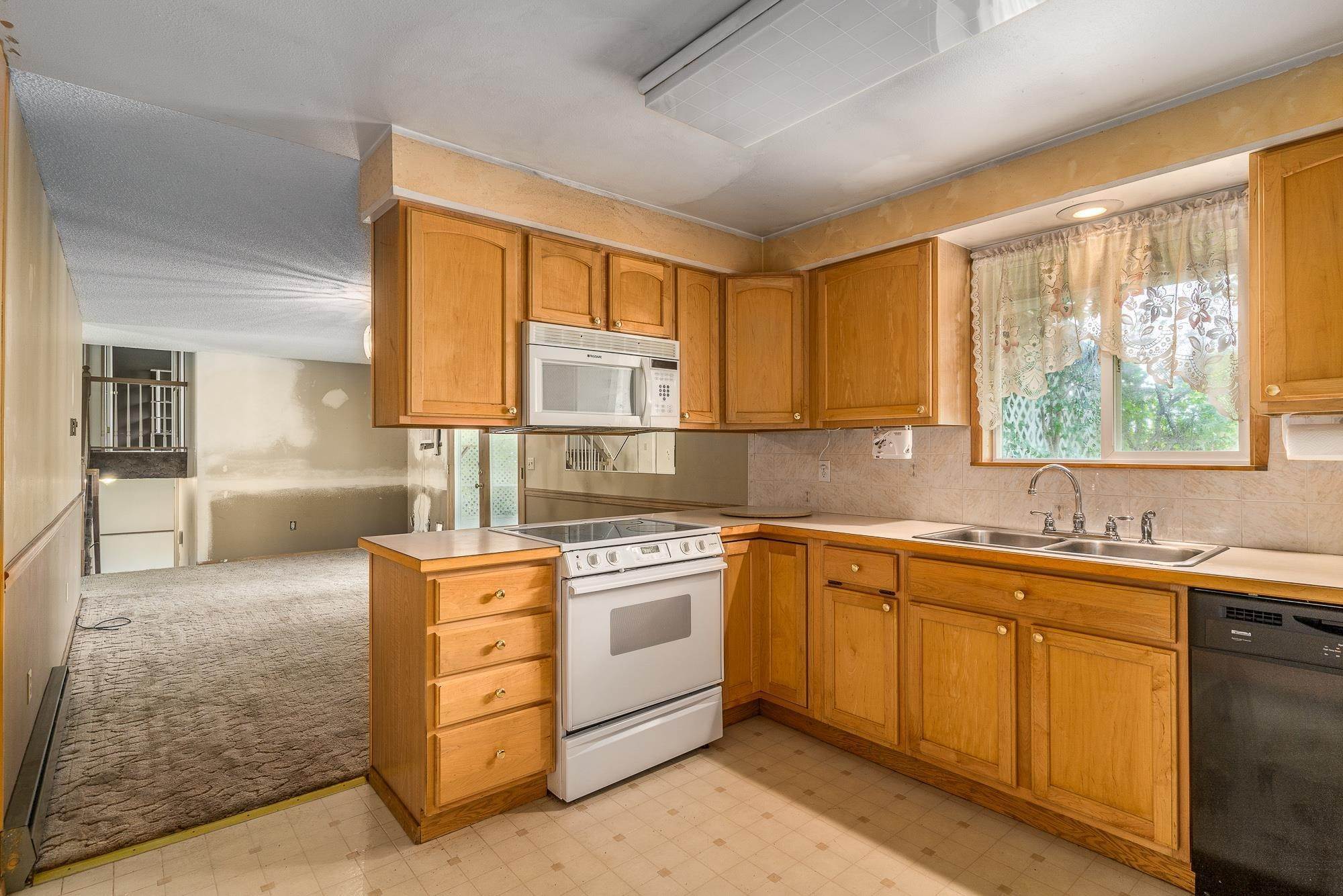 3. Single Family Homes for Sale at 13701 E Redlin Drive Spokane, Washington 99216 United States