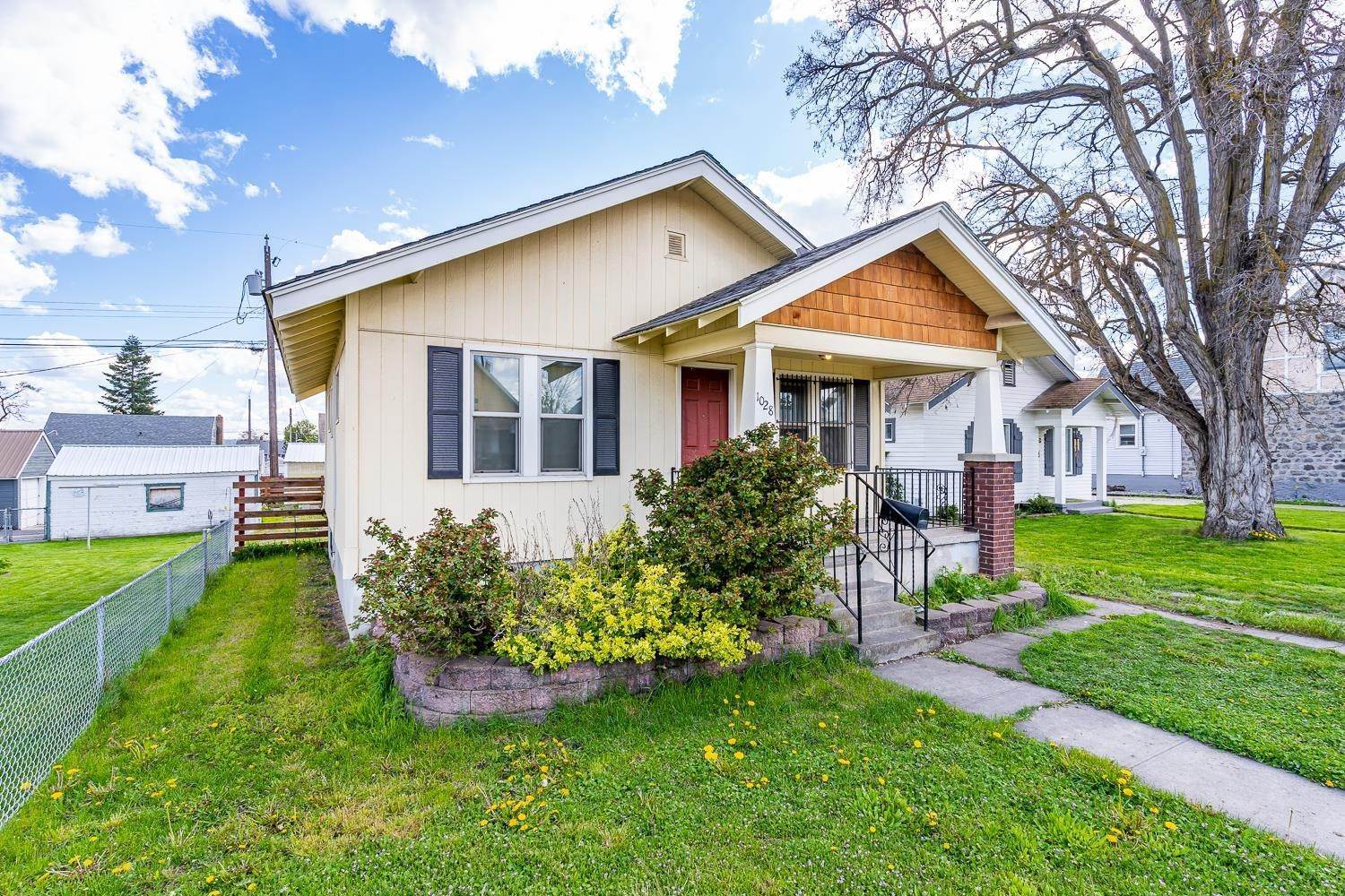 13. Single Family Homes for Sale at 1028 E Gordon Avenue Spokane, Washington 99207 United States