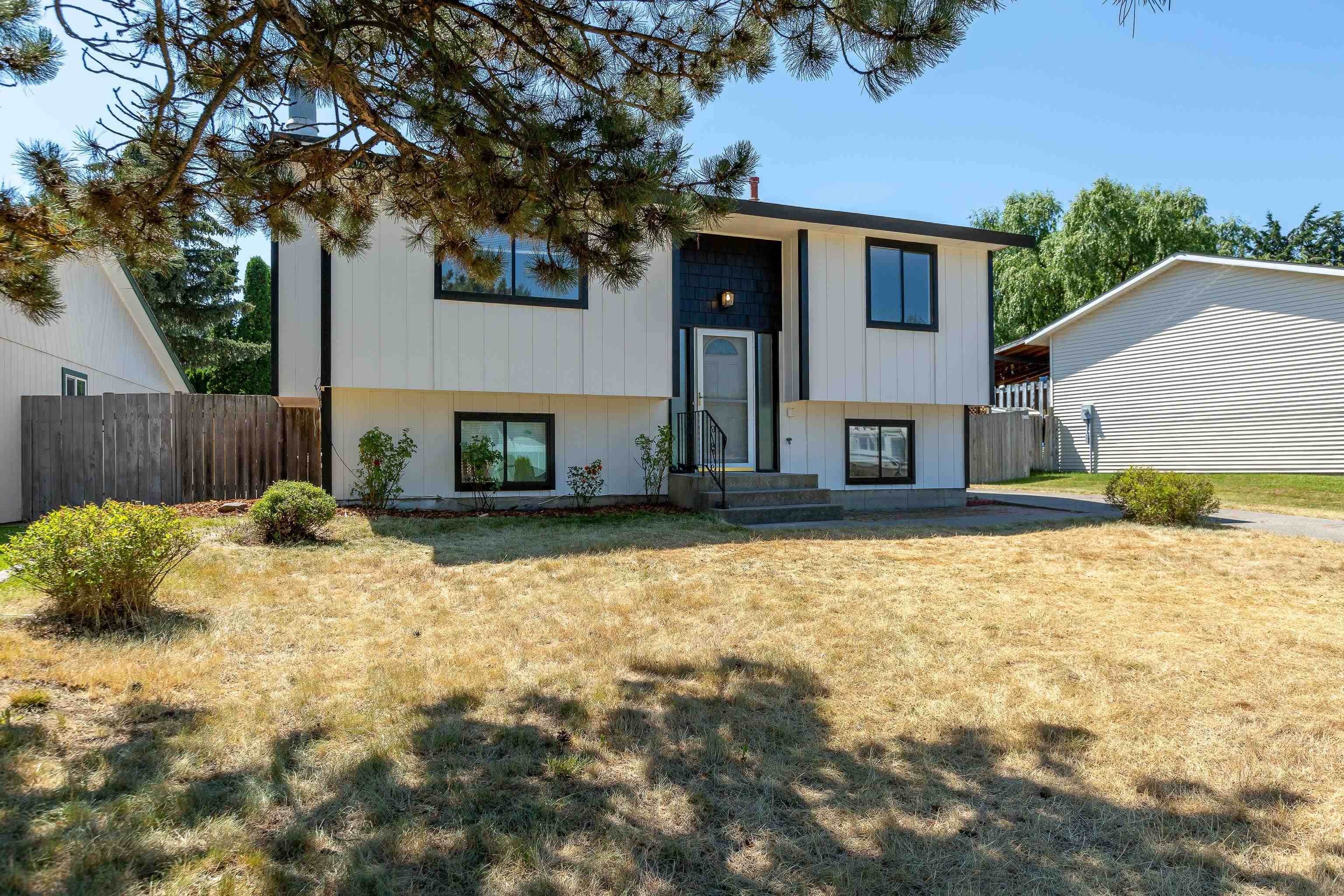1. Single Family Homes for Sale at 710 E Cascade Place Spokane, Washington 99208 United States