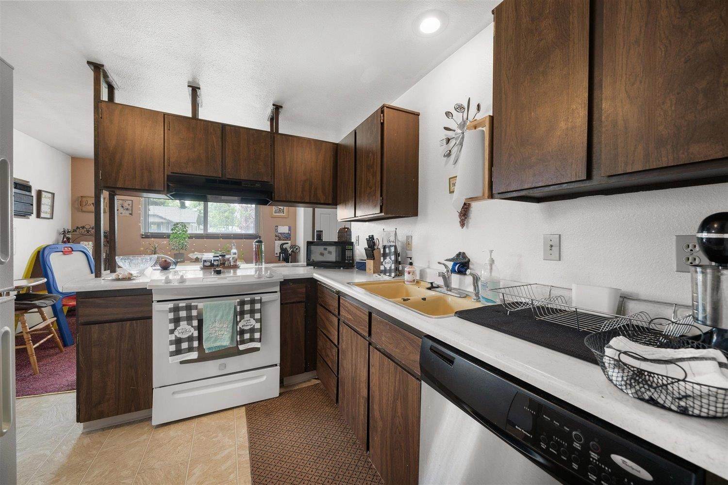 14. Residential Income for Sale at 1112 W Carlisle Avenue Spokane, Washington 99205 United States