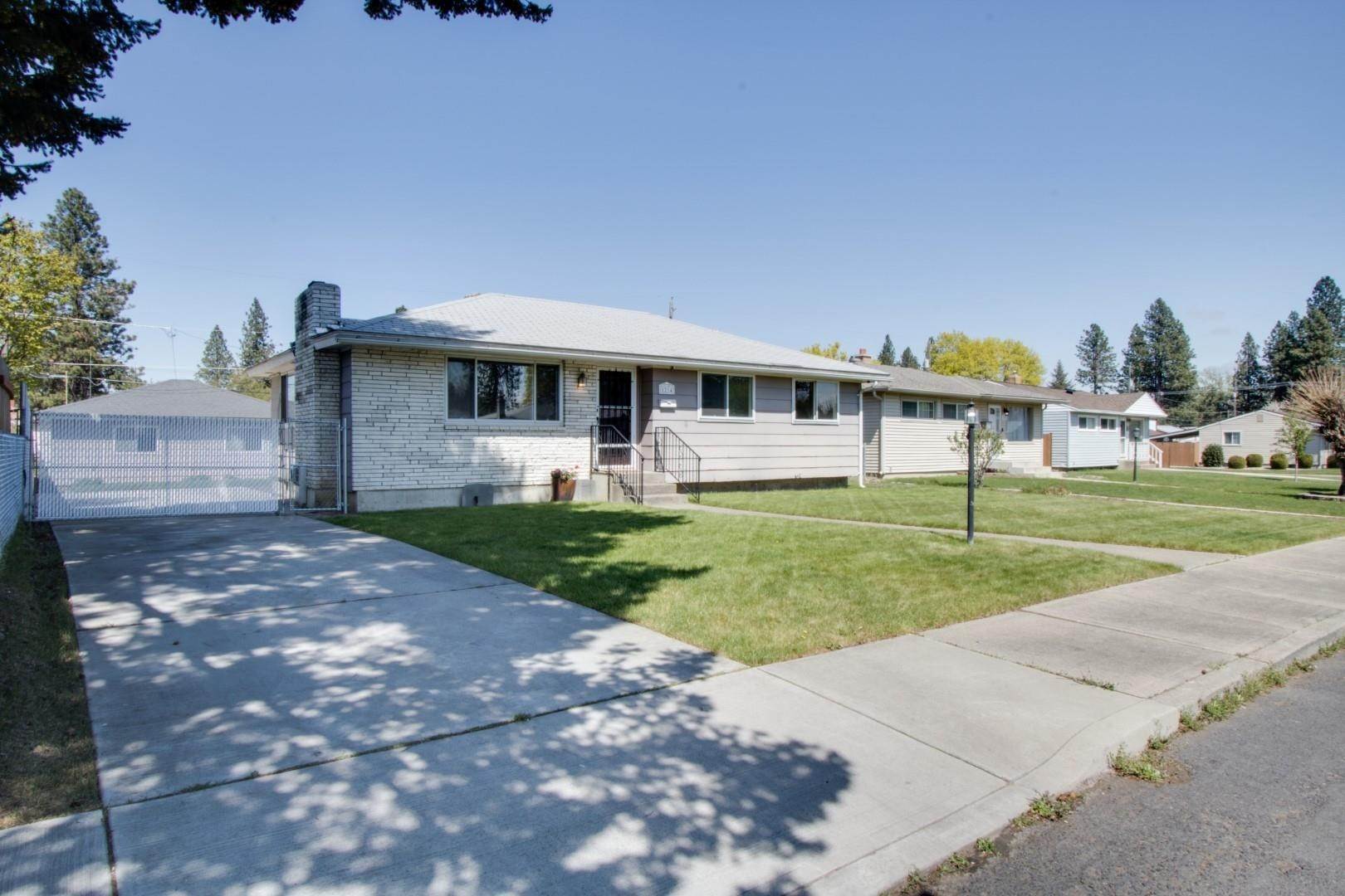 3. Single Family Homes for Sale at 1214 W Dalke Avenue Spokane, Washington 99208 United States
