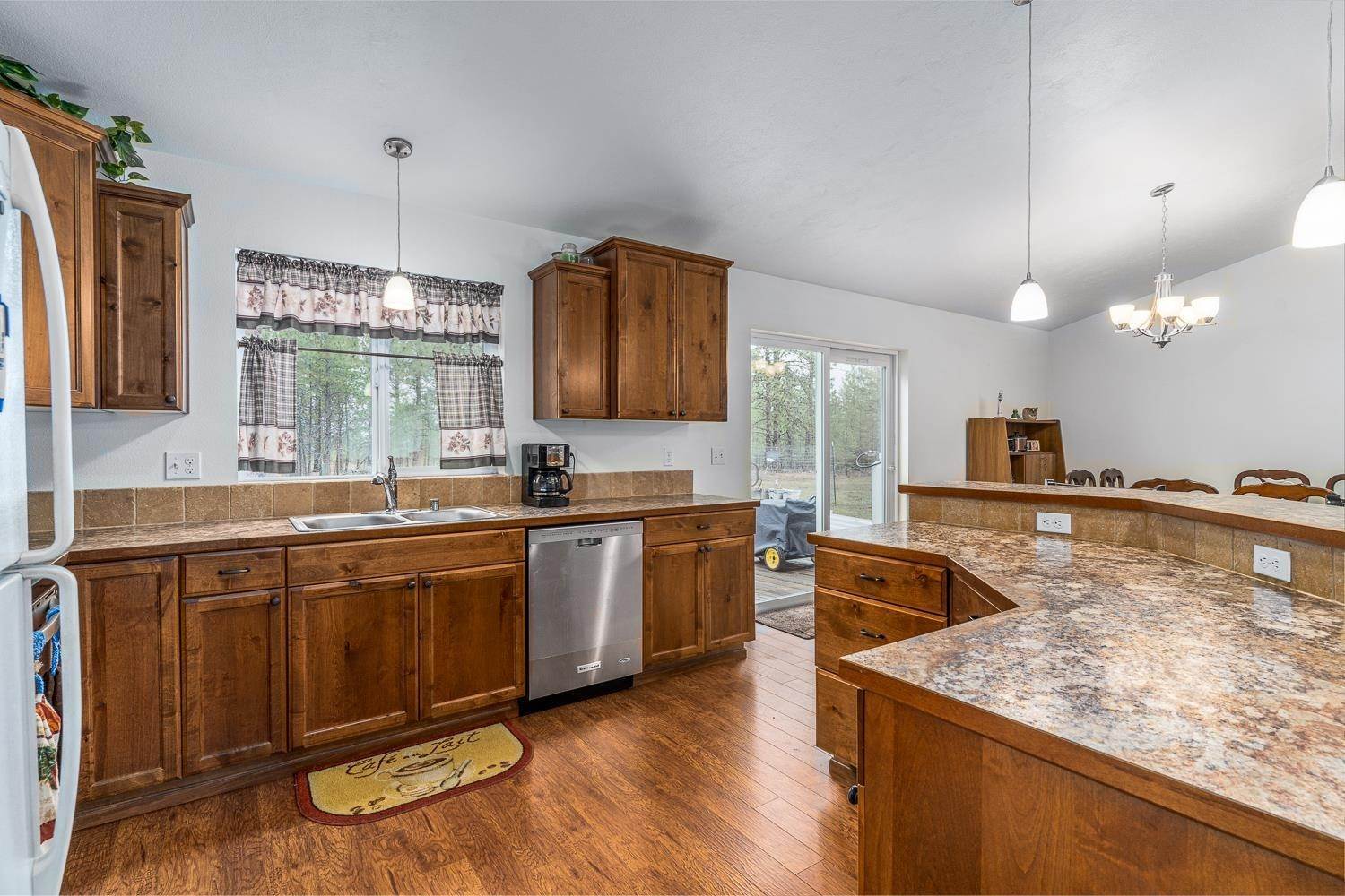 5. Single Family Homes for Sale at 39203 N May Lane Elk, Washington 99009 United States