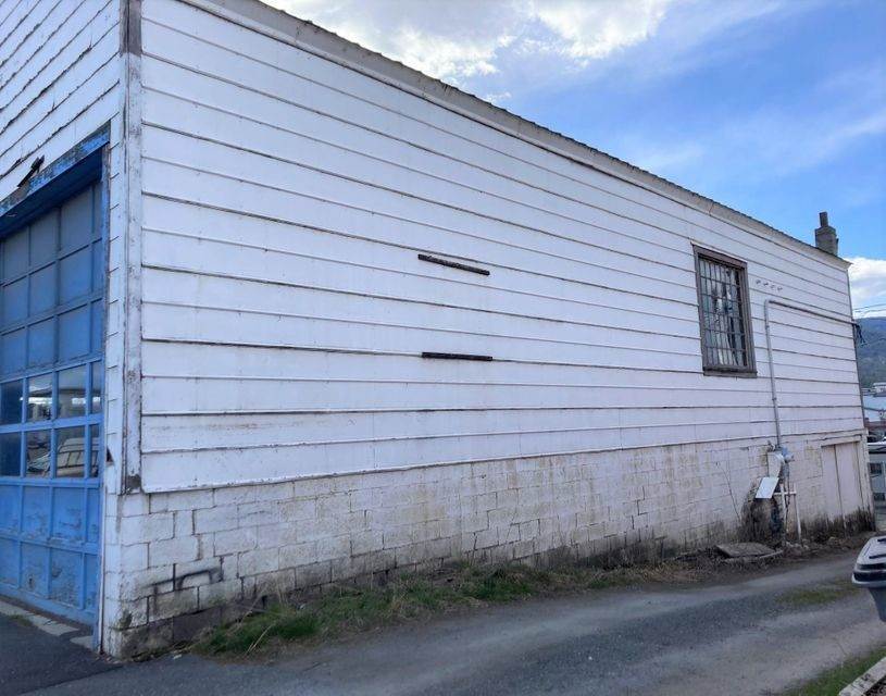 3. Commercial for Sale at 131 N Wynne Street Colville, Washington 99141 United States