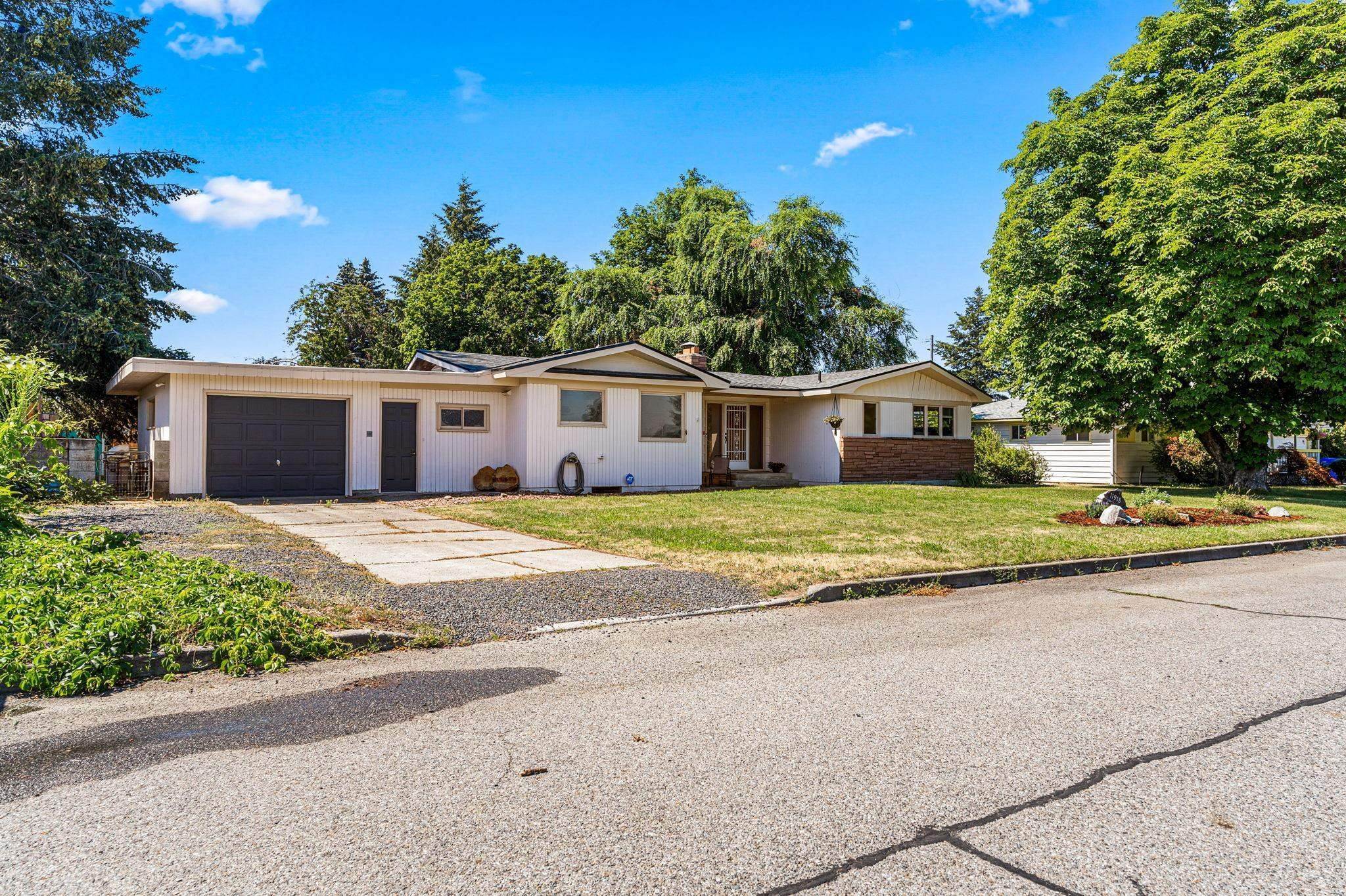 Single Family Homes for Sale at 11918 E 18th Avenue Spokane Valley, Washington 99206 United States
