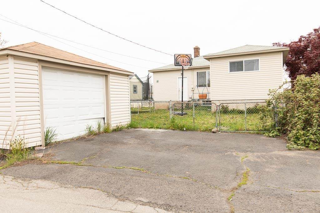 16. Single Family Homes for Sale at 534 E Lacrosse Avenue Spokane, Washington 99207 United States