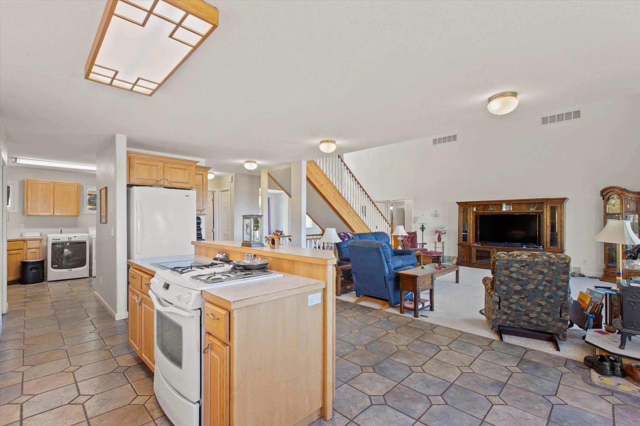 14. Single Family Homes for Sale at 3924 S Thierman Lane Spokane, Washington 99223 United States