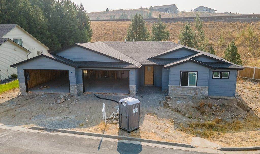 3. Single Family Homes for Sale at 13408 N Golf View Lane Spokane, Washington 99208 United States