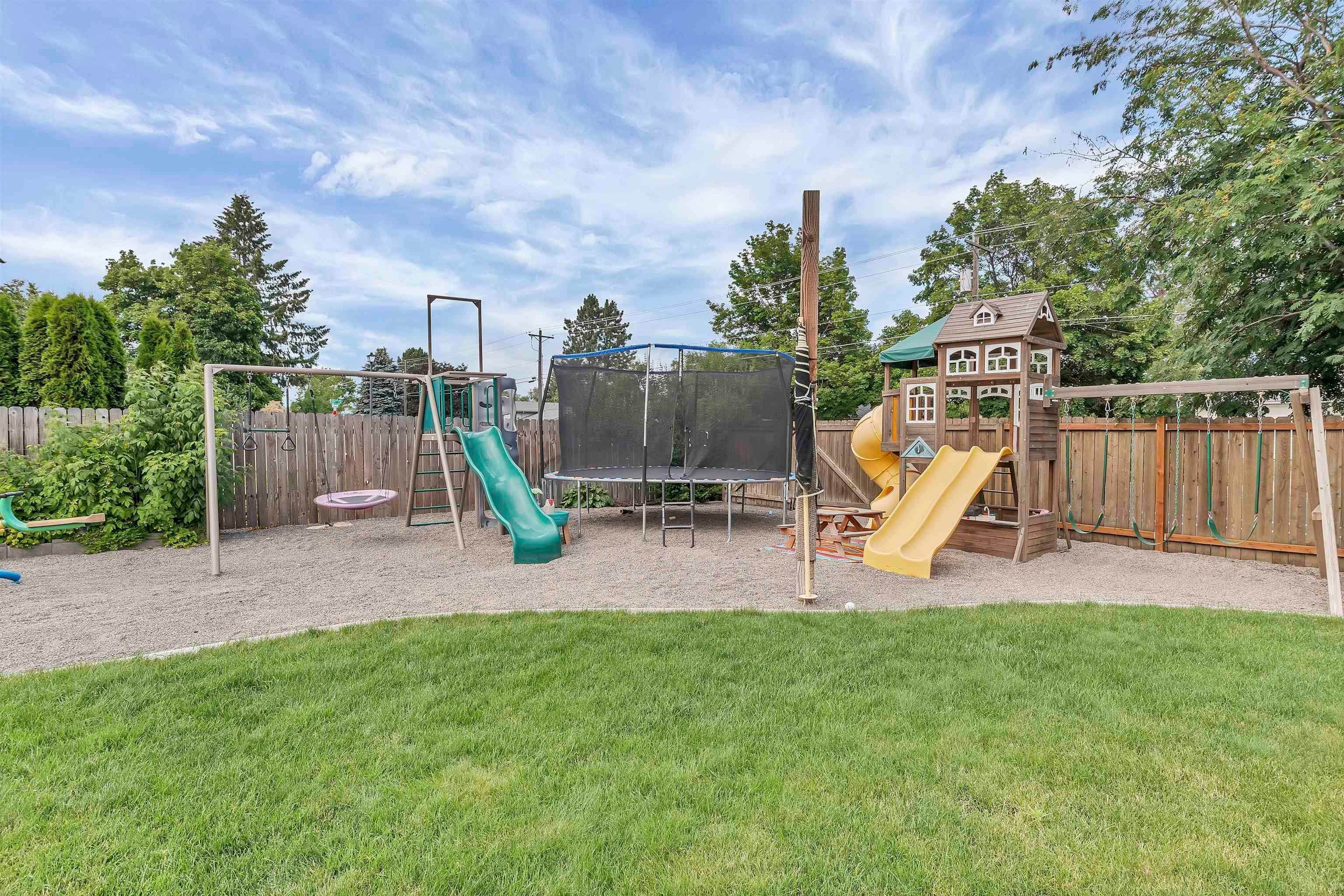 16. Single Family Homes for Sale at 13825 E 23rd Court Spokane Valley, Washington 99201 United States