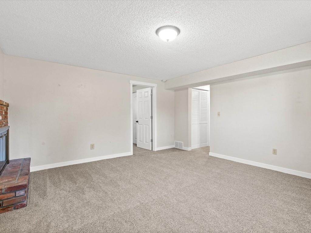 17. Single Family Homes for Sale at 3617 E 36th Avenue Spokane, Washington 99223 United States