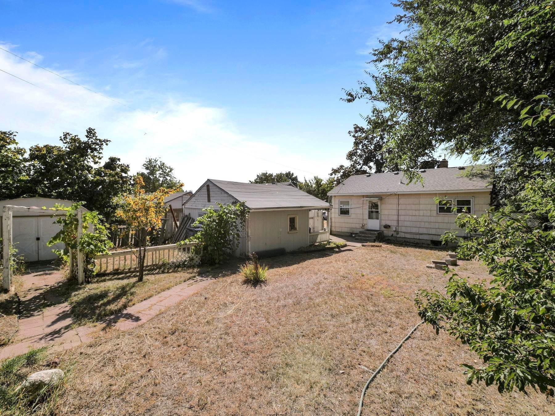 20. Single Family Homes for Sale at 6218 N Greenwood Blvd Spokane, Washington 99205 United States