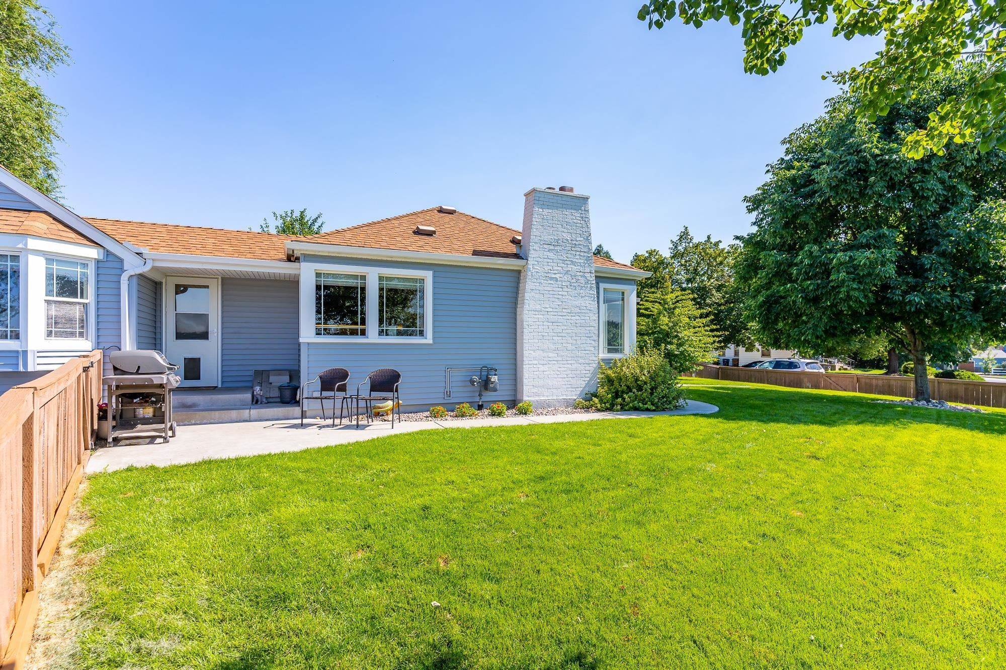 7. Single Family Homes for Sale at 3628 W Kiernan Avenue Spokane, Washington 99205 United States