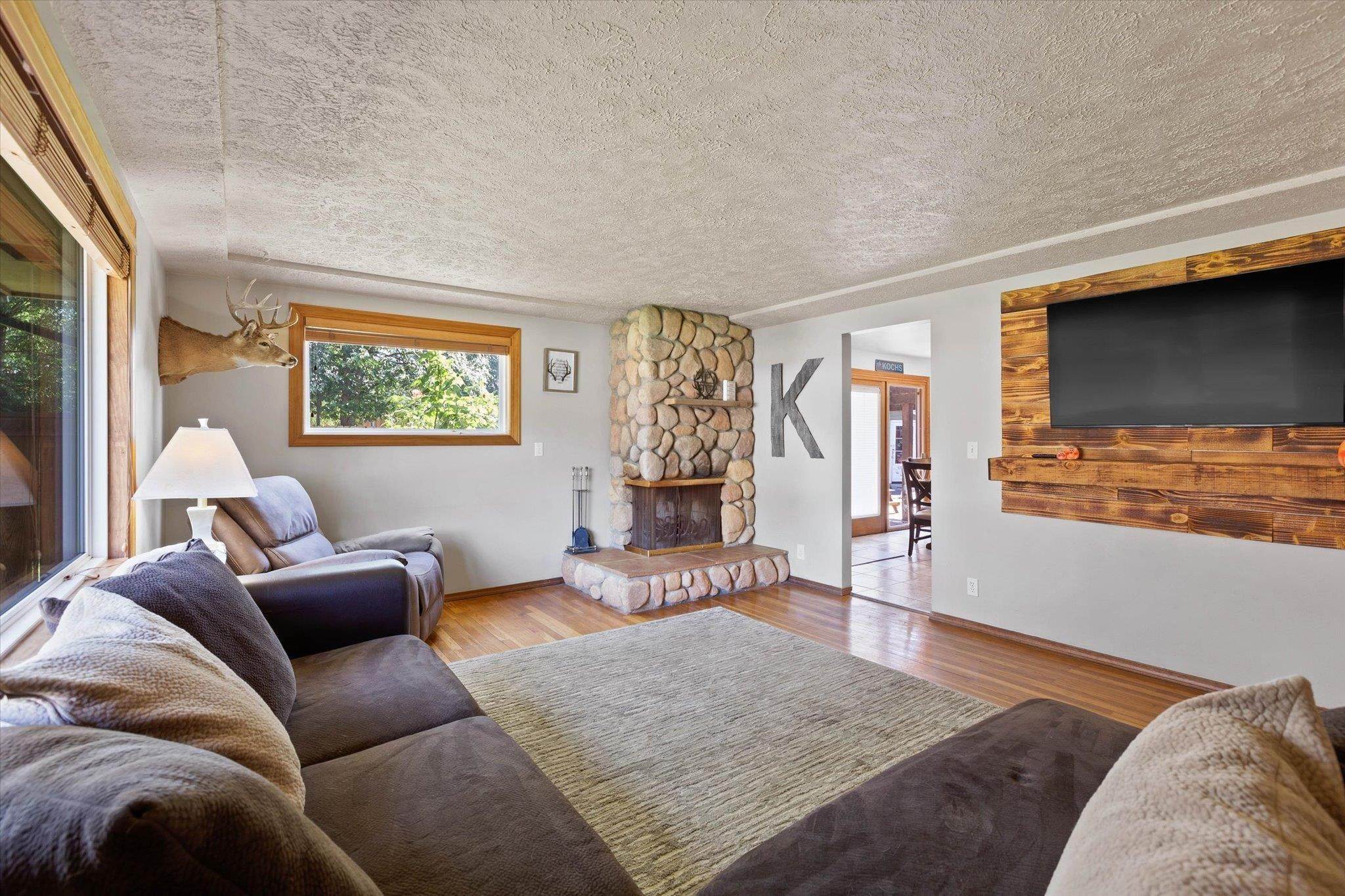 6. Single Family Homes for Sale at 8126 N Hughes Drive Spokane, Washington 99208 United States