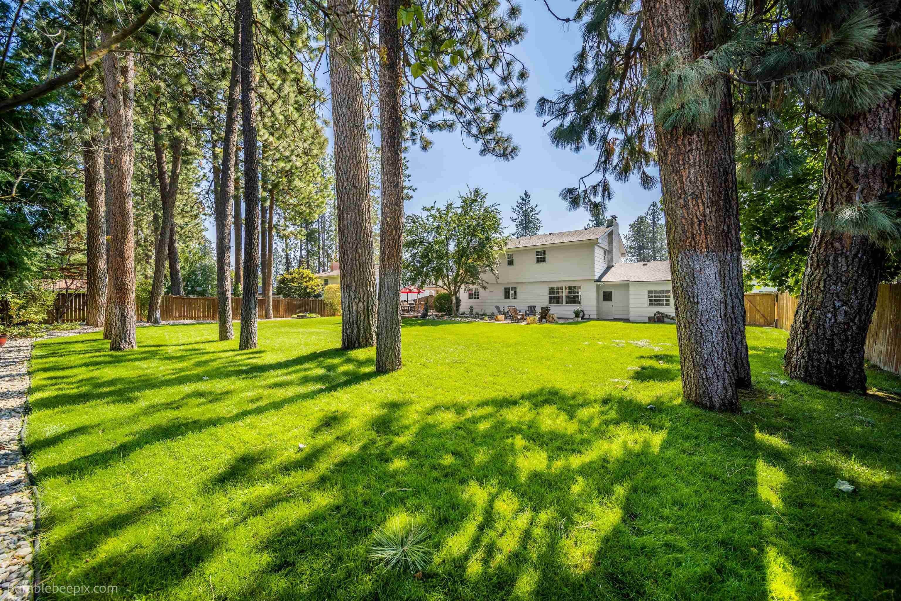 9. Single Family Homes for Sale at 13303 E E 24th Avenue Spokane Valley, Washington 99216 United States