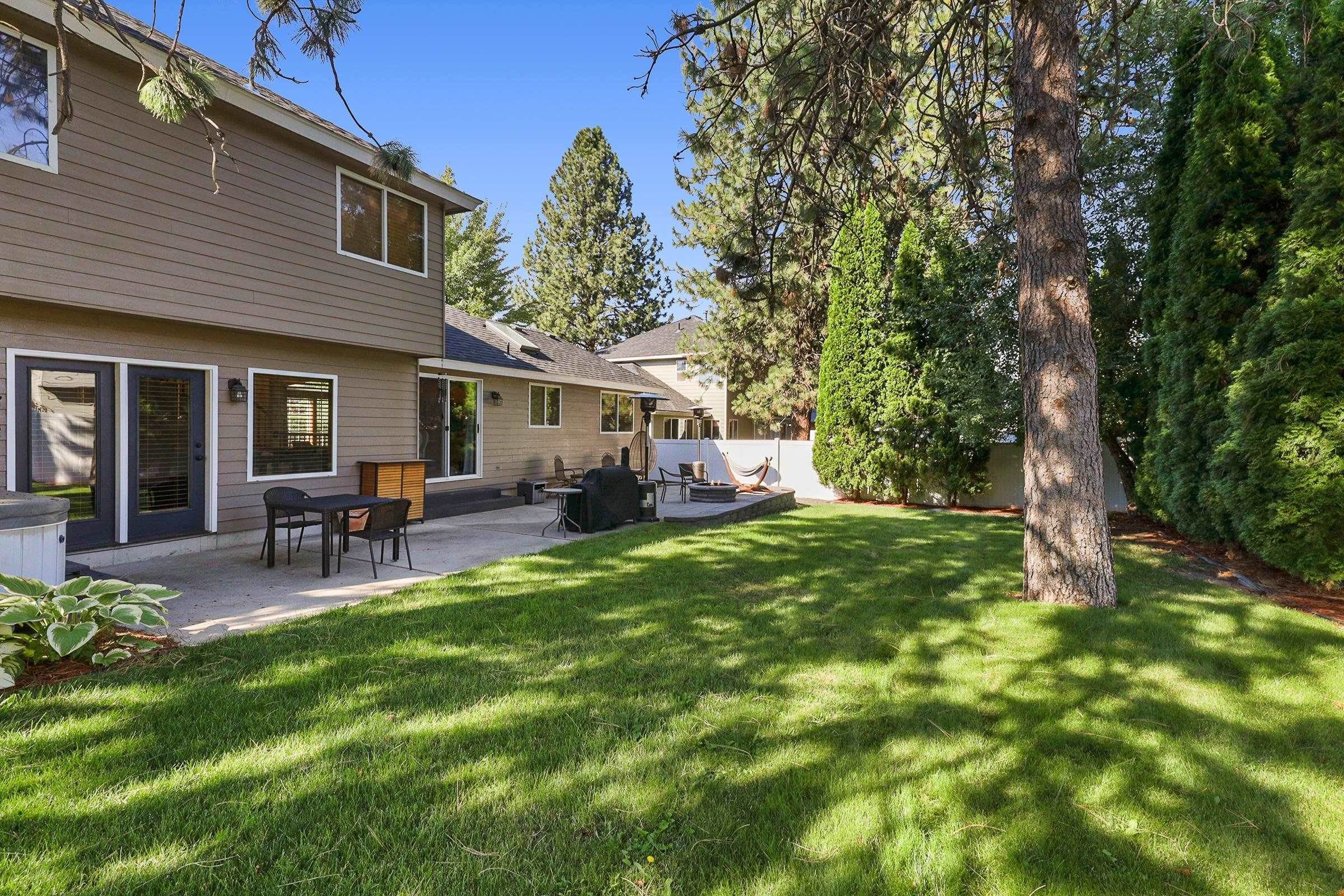 7. Single Family Homes for Sale at 12230 N Guinevere Drive Spokane, Washington 99218 United States