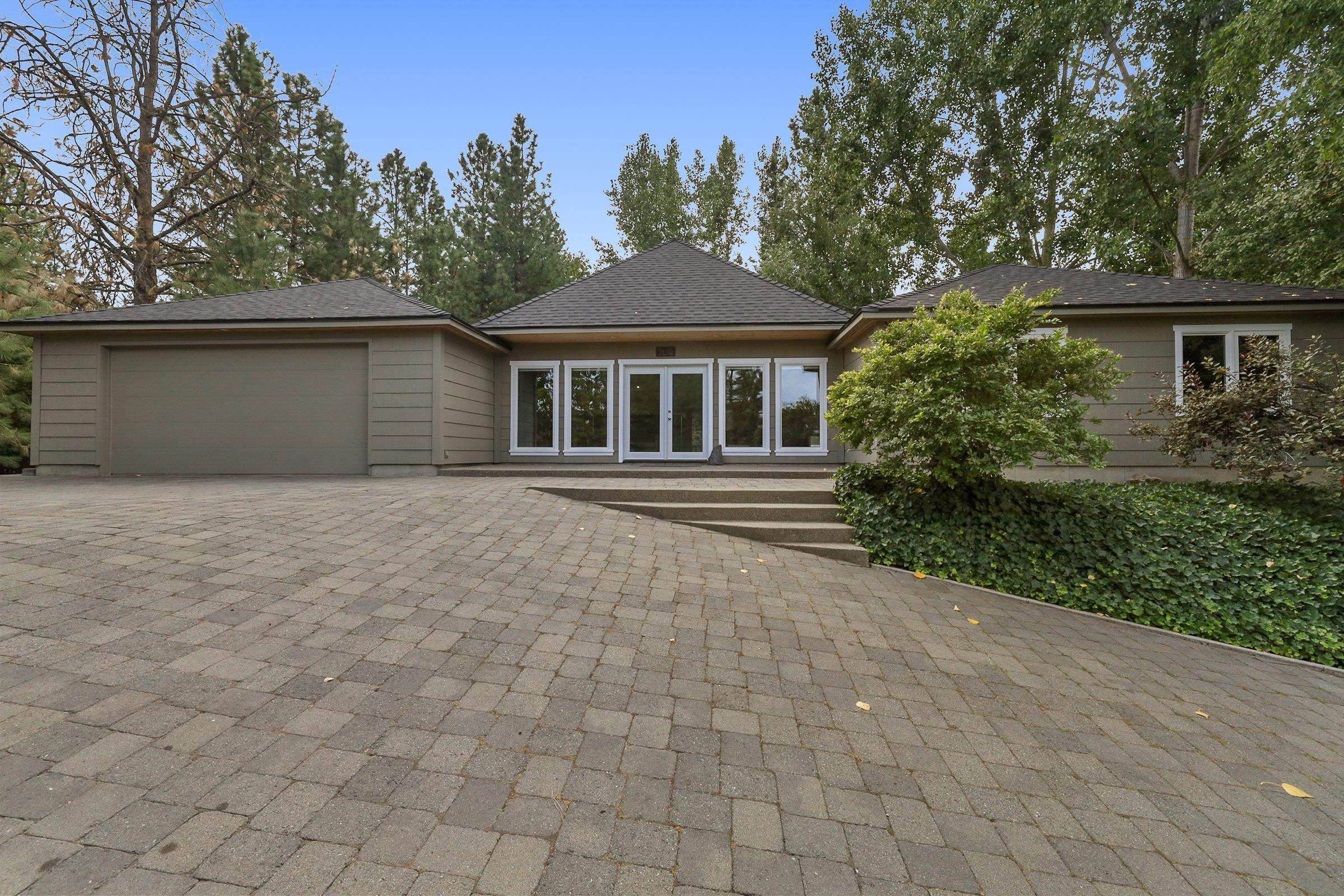4. Single Family Homes for Sale at 5614 E 15th Avenue Spokane, Washington 99212 United States
