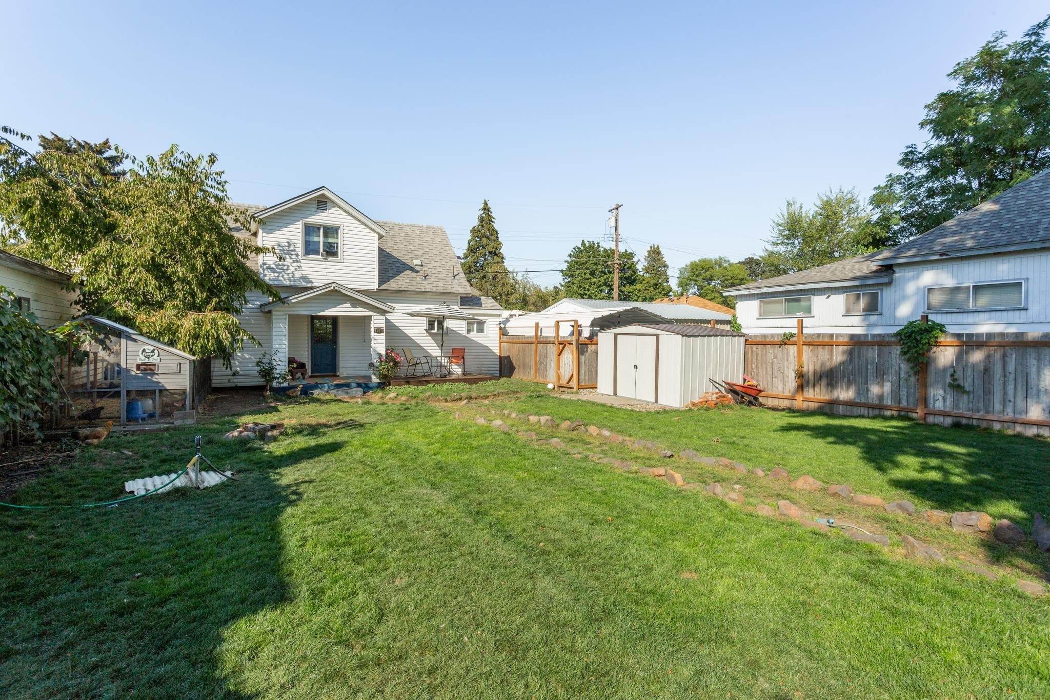 15. Single Family Homes for Sale at 1914 W Mansfield Avenue Spokane, Washington 99205 United States