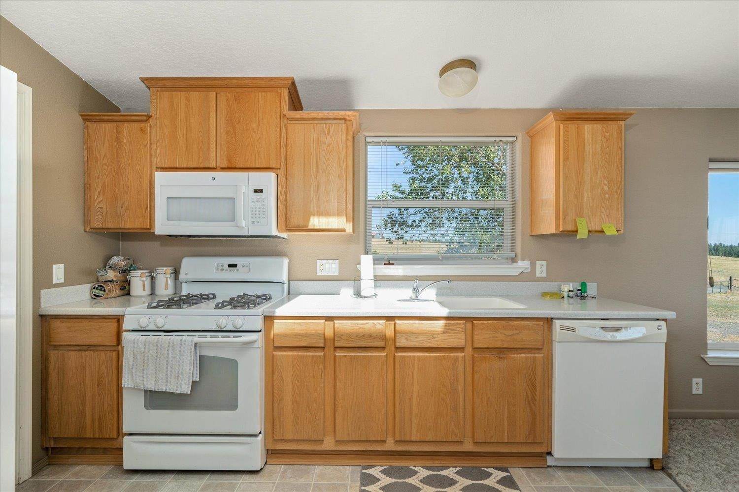 19. Single Family Homes for Sale at 3511 N Brooks Road Medical Lake, Washington 99022 United States