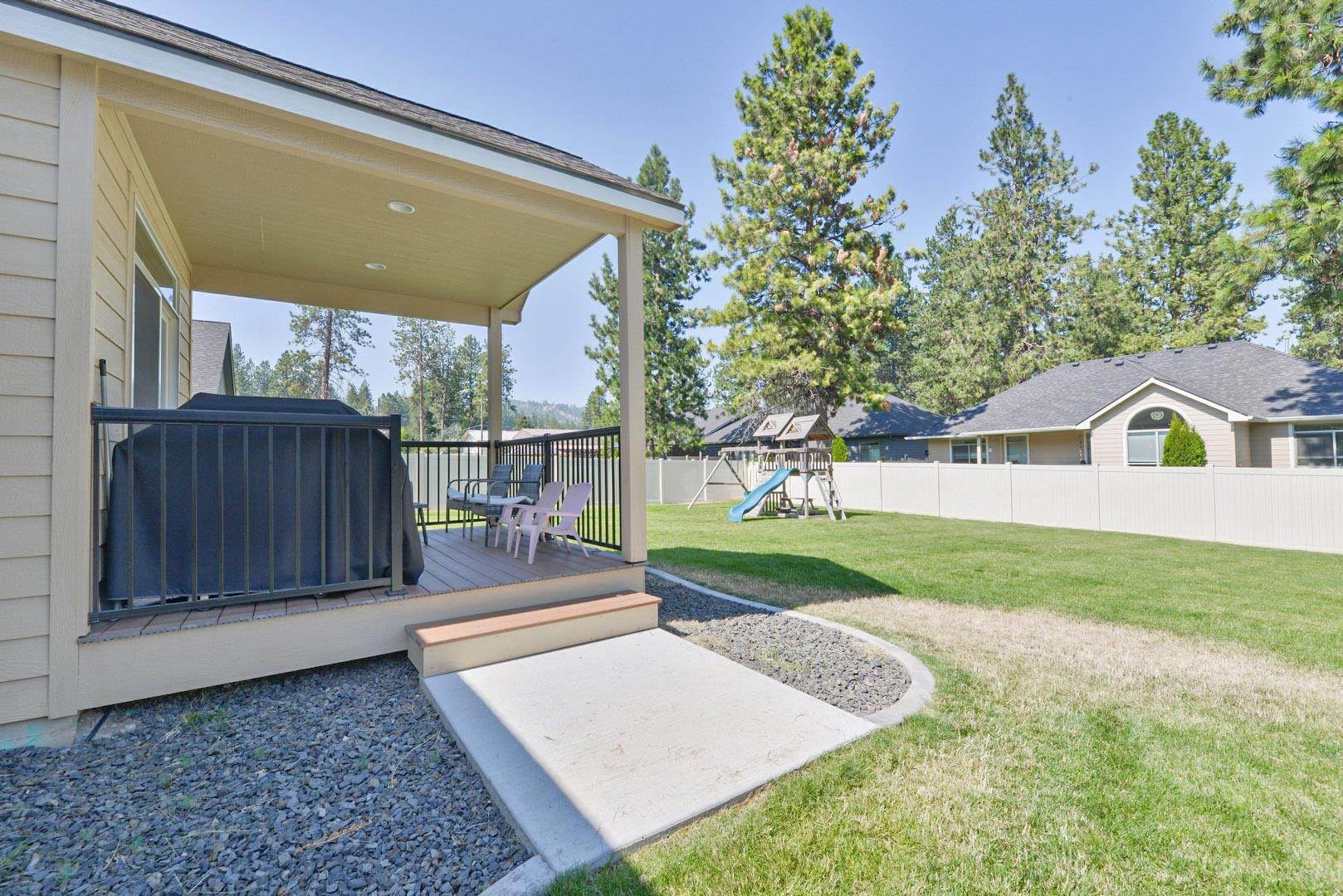 5. Single Family Homes for Sale at 4007 S University Court Spokane Valley, Washington 99206 United States