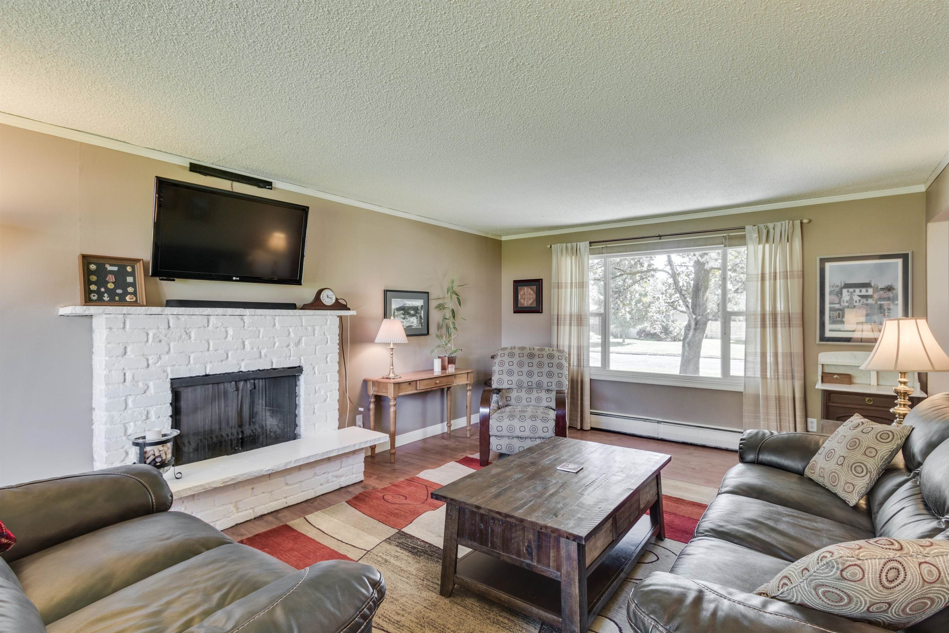 9. Single Family Homes for Sale at 4328 S Lee Street Spokane, Washington 99203 United States