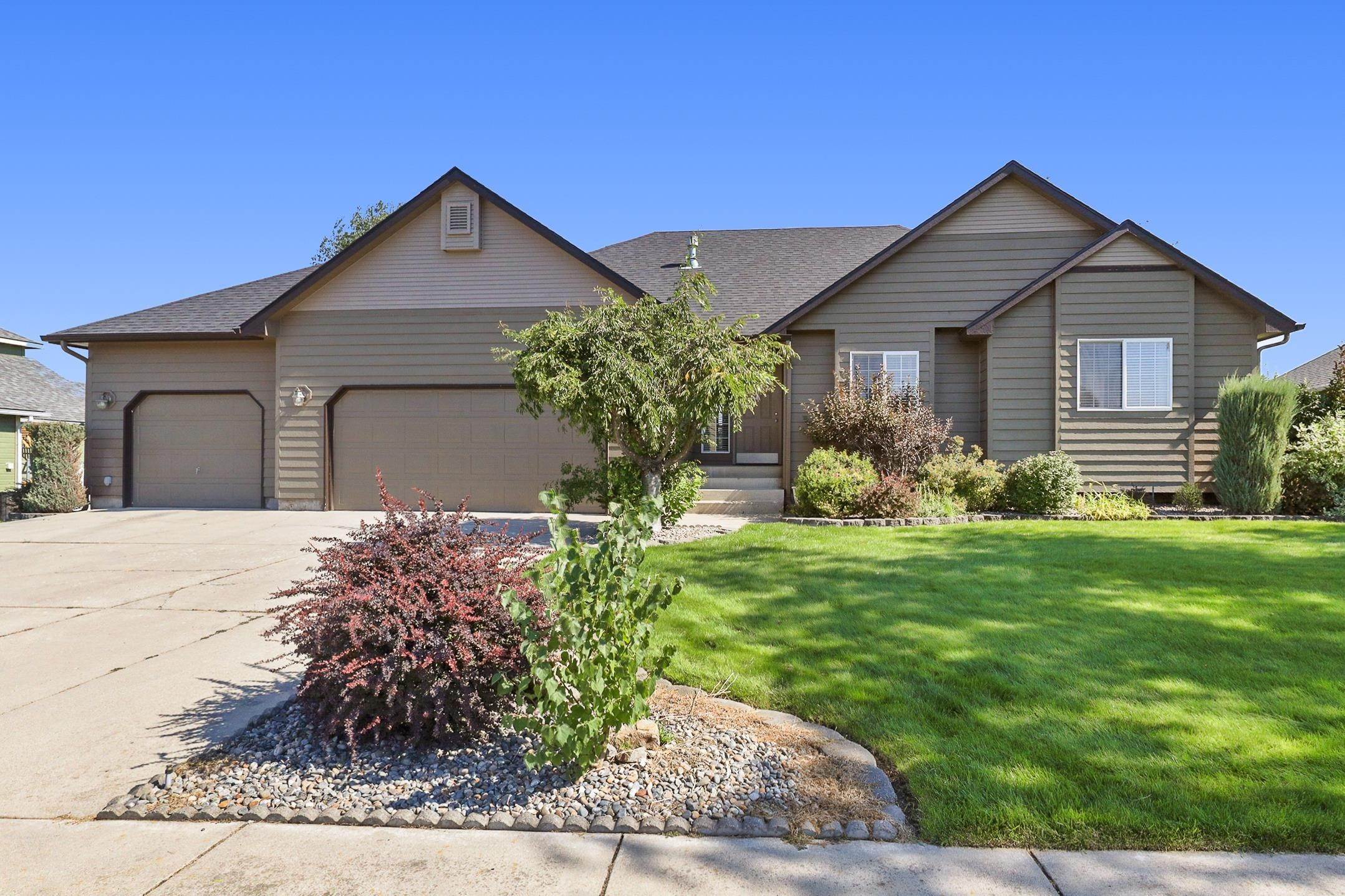 Single Family Homes for Sale at 808 N High Desert Drive Deer Park, Washington 99006 United States