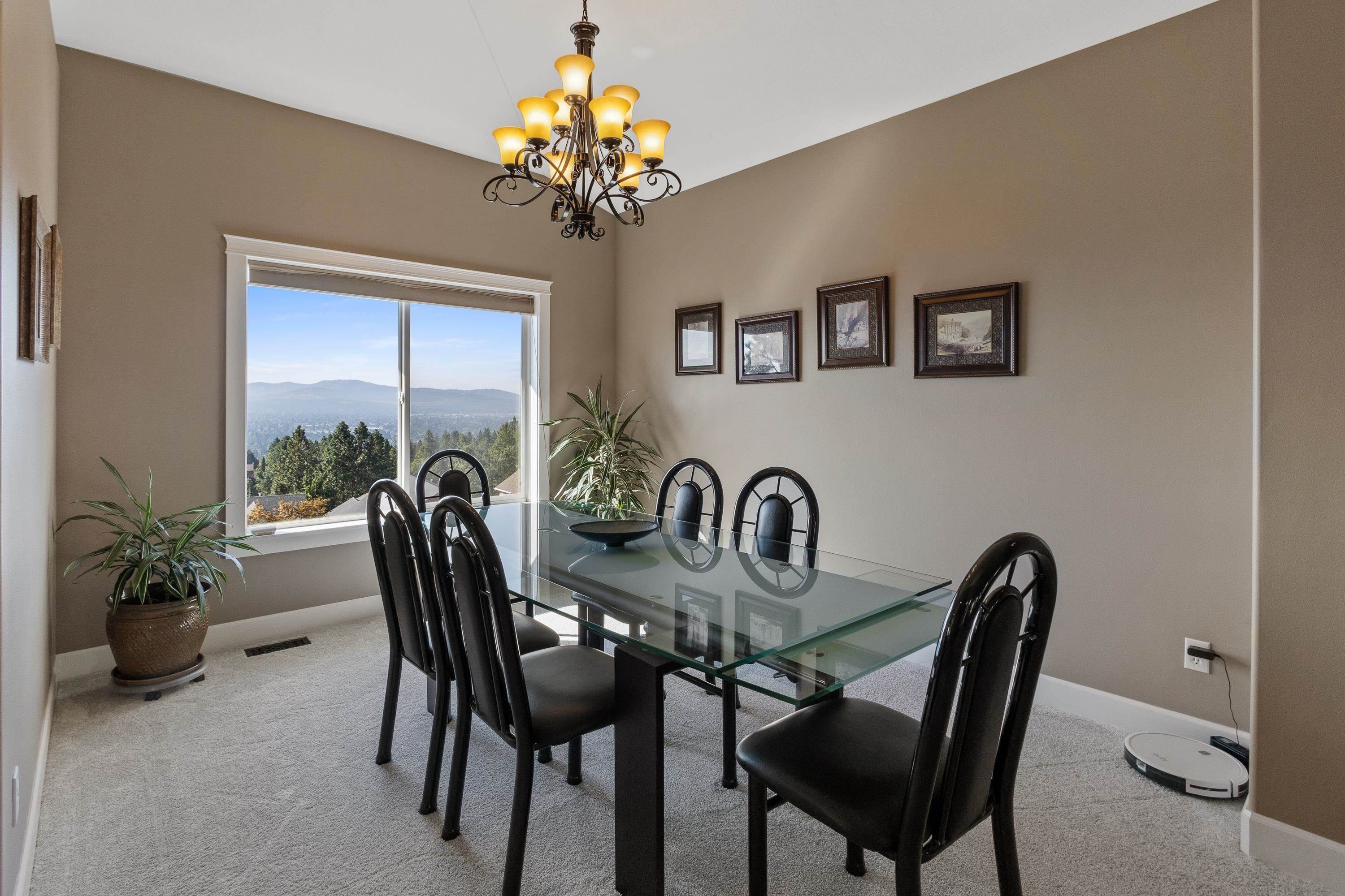 8. Single Family Homes for Sale at 8522 E Blue Fox Lane Spokane Valley, Washington 99217 United States