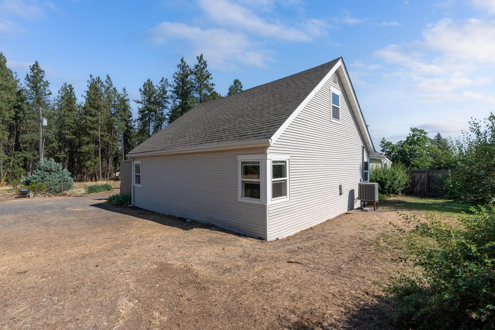 19. Single Family Homes for Sale at 4220 S Dorset Road Spokane, Washington 99224 United States