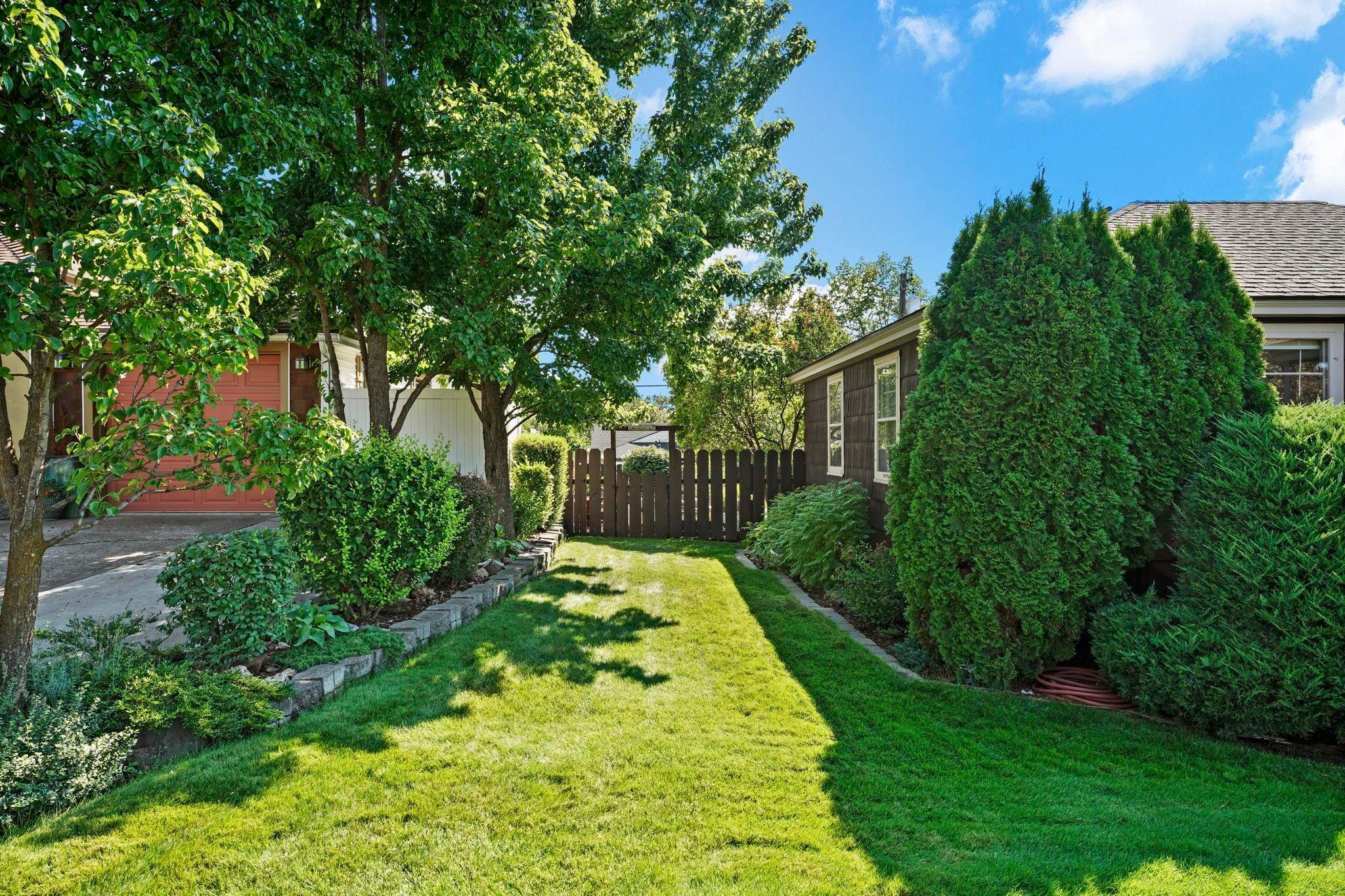4. Single Family Homes for Sale at 2715 W Longfellow Avenue Spokane, Washington 99205 United States