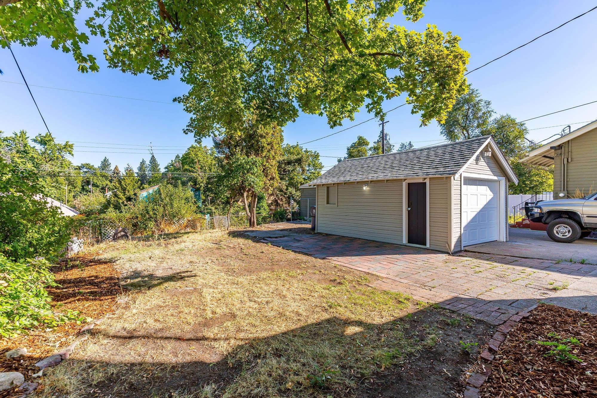 15. Single Family Homes for Sale at 222 W Buckeye Avenue Spokane, Washington 99205 United States