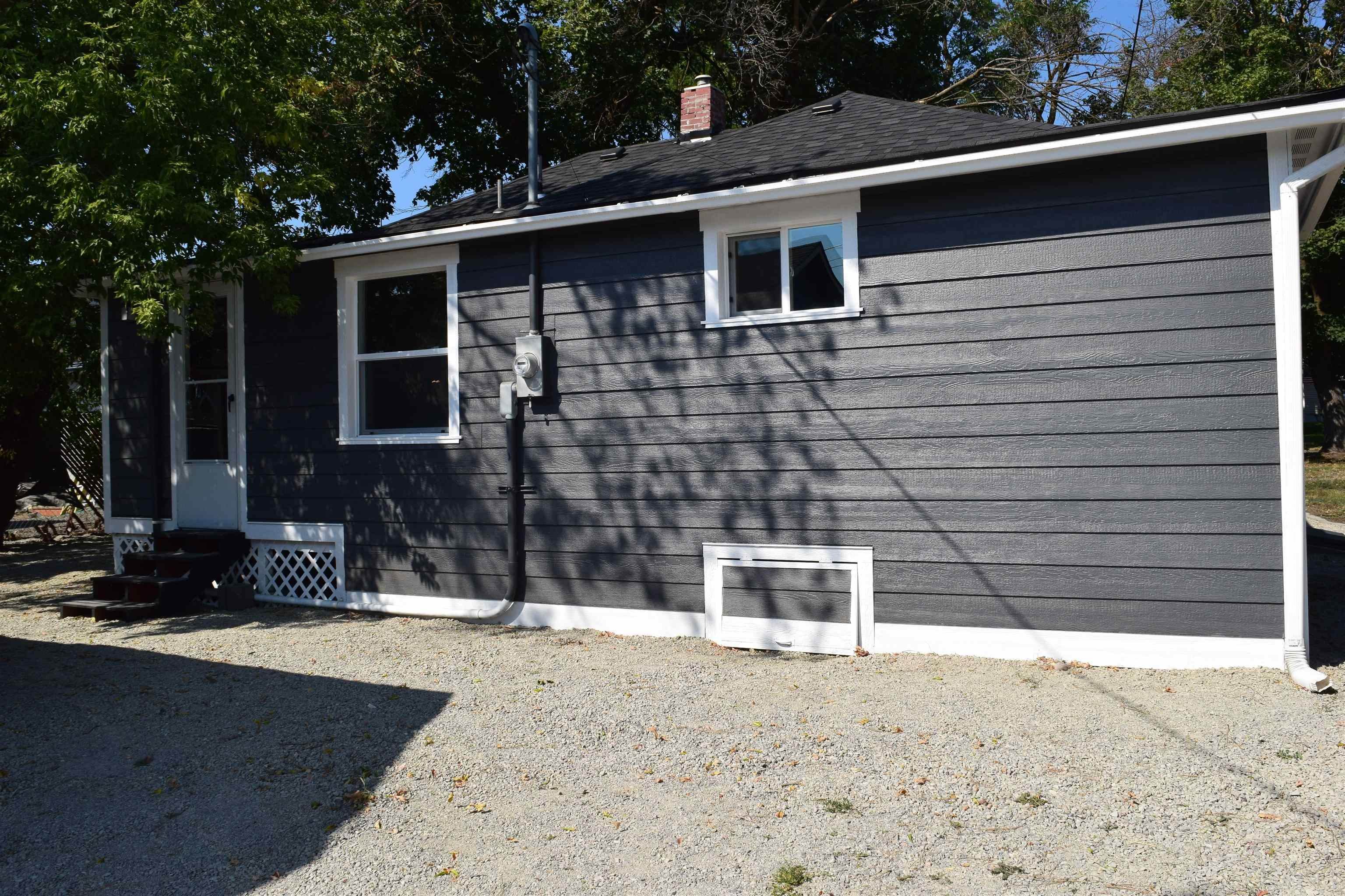 5. Single Family Homes for Sale at 1611 W Kiernan Avenue Spokane, Washington 99205 United States