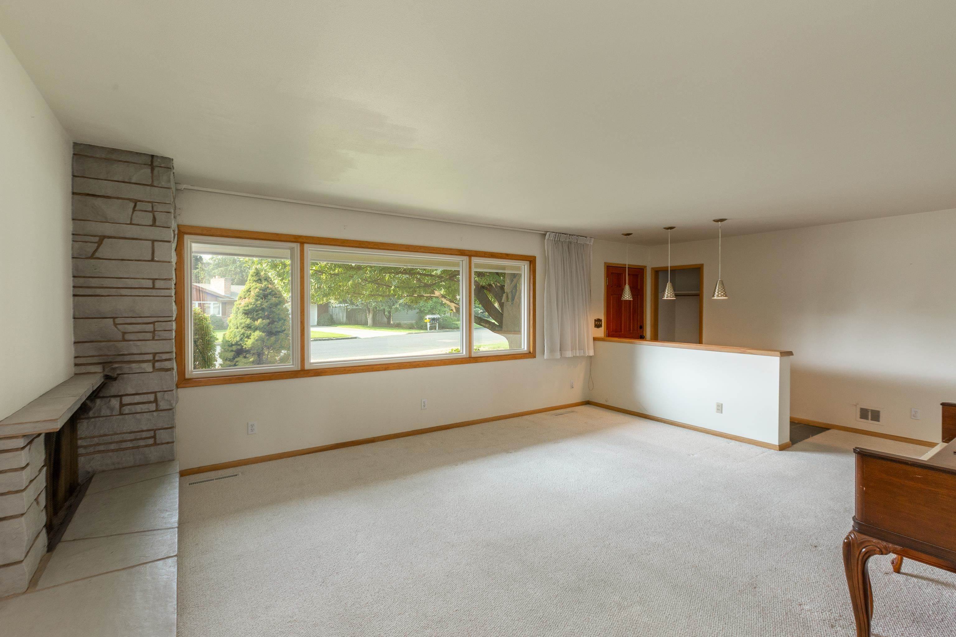 7. Single Family Homes for Sale at 2021 E 59th Avenue Spokane, Washington 99223 United States