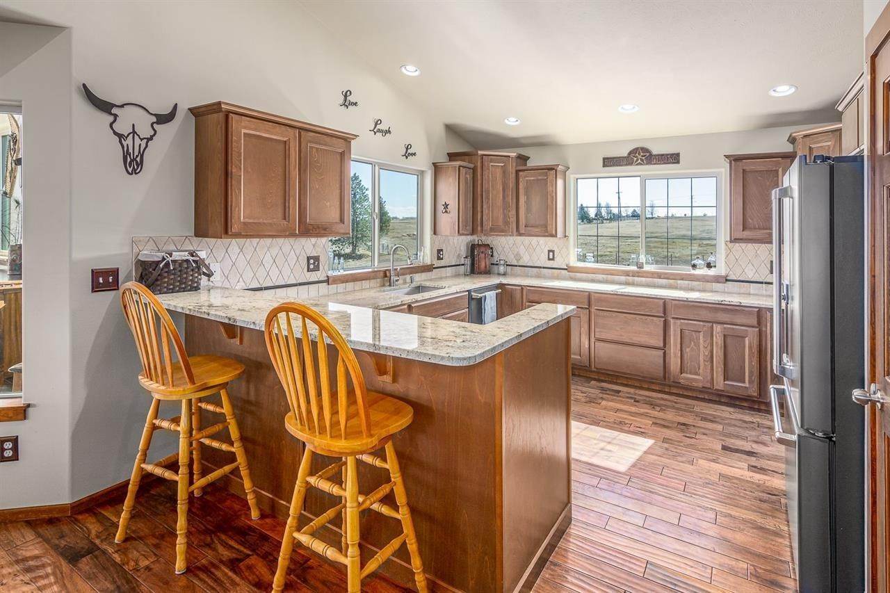 8. Single Family Homes for Sale at 14410 W Jacobs Road Spokane, Washington 99224 United States