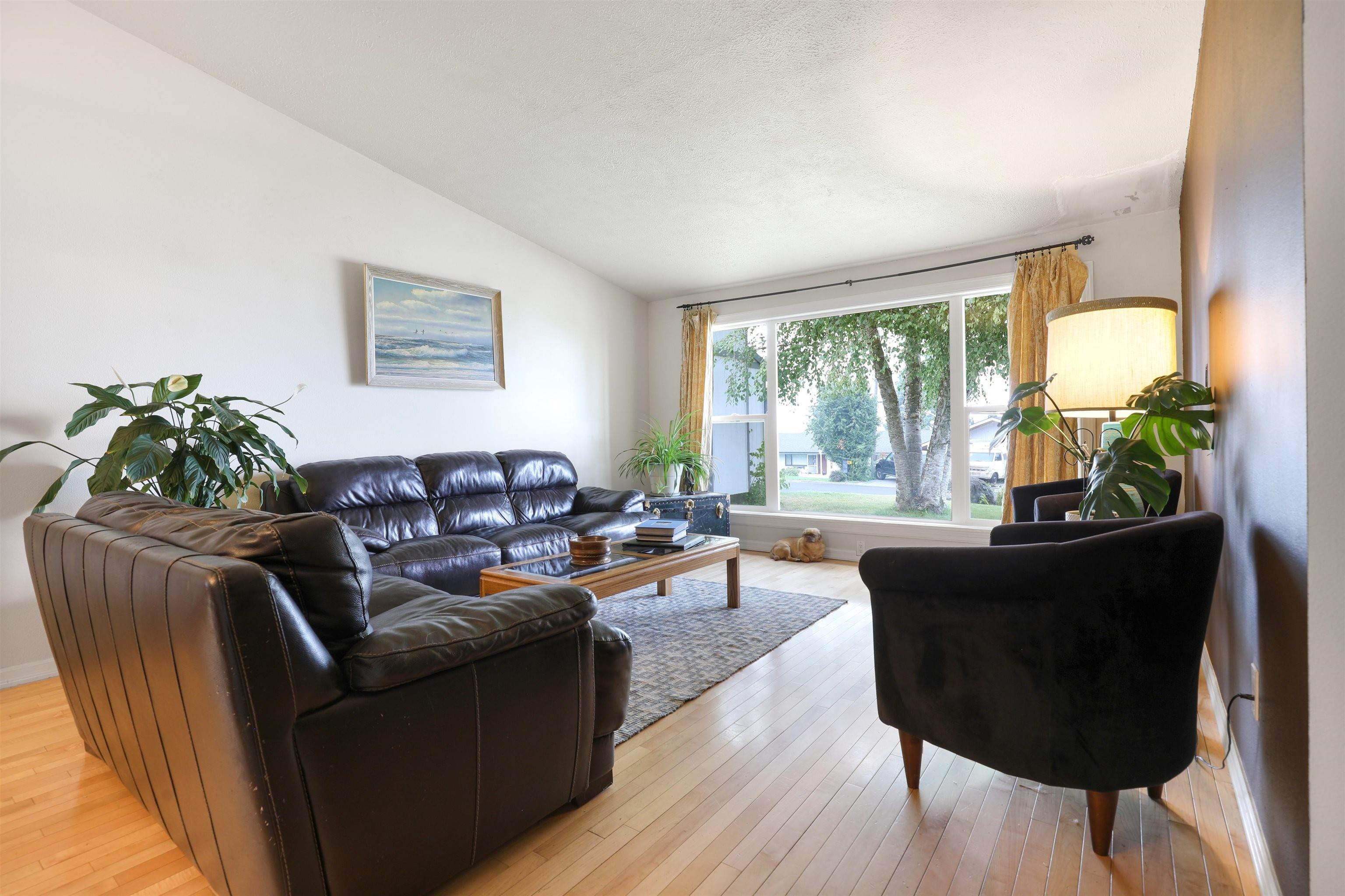 6. Single Family Homes for Sale at 3111 W Grandview Avenue Spokane, Washington 99224 United States