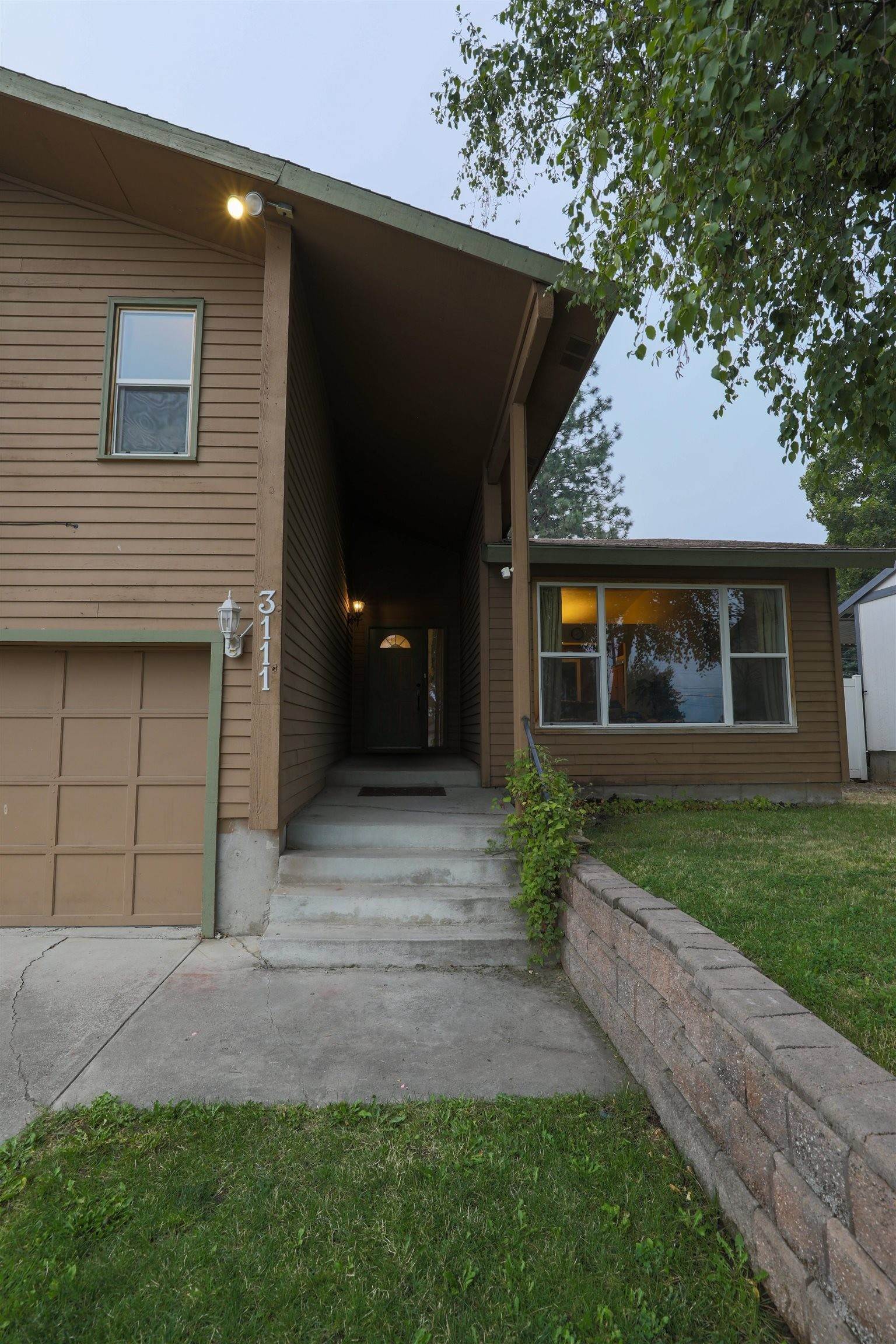 3. Single Family Homes for Sale at 3111 W Grandview Avenue Spokane, Washington 99224 United States