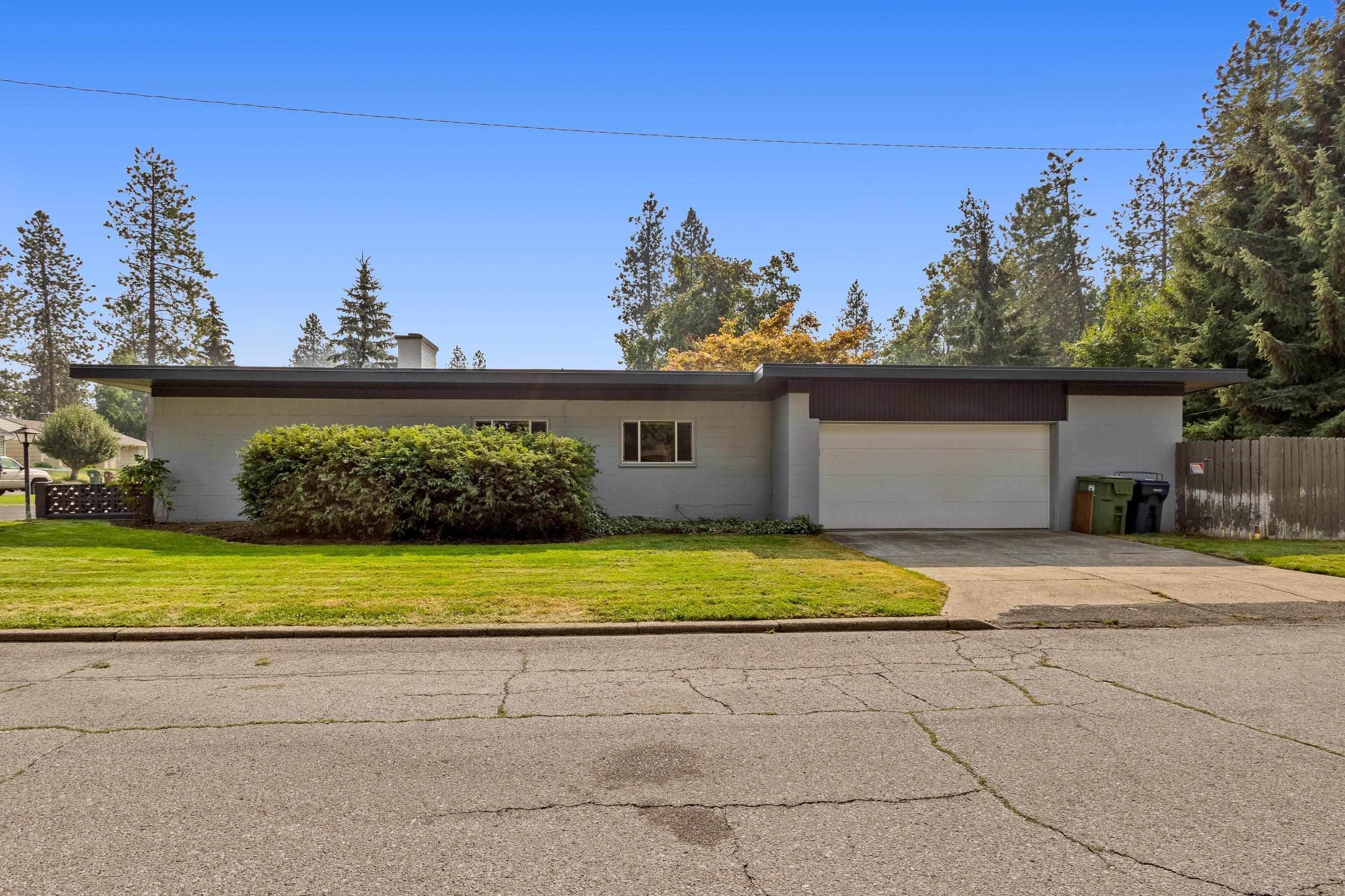 4. Single Family Homes for Sale at 4204 S Hogan Street Spokane, Washington 99203 United States