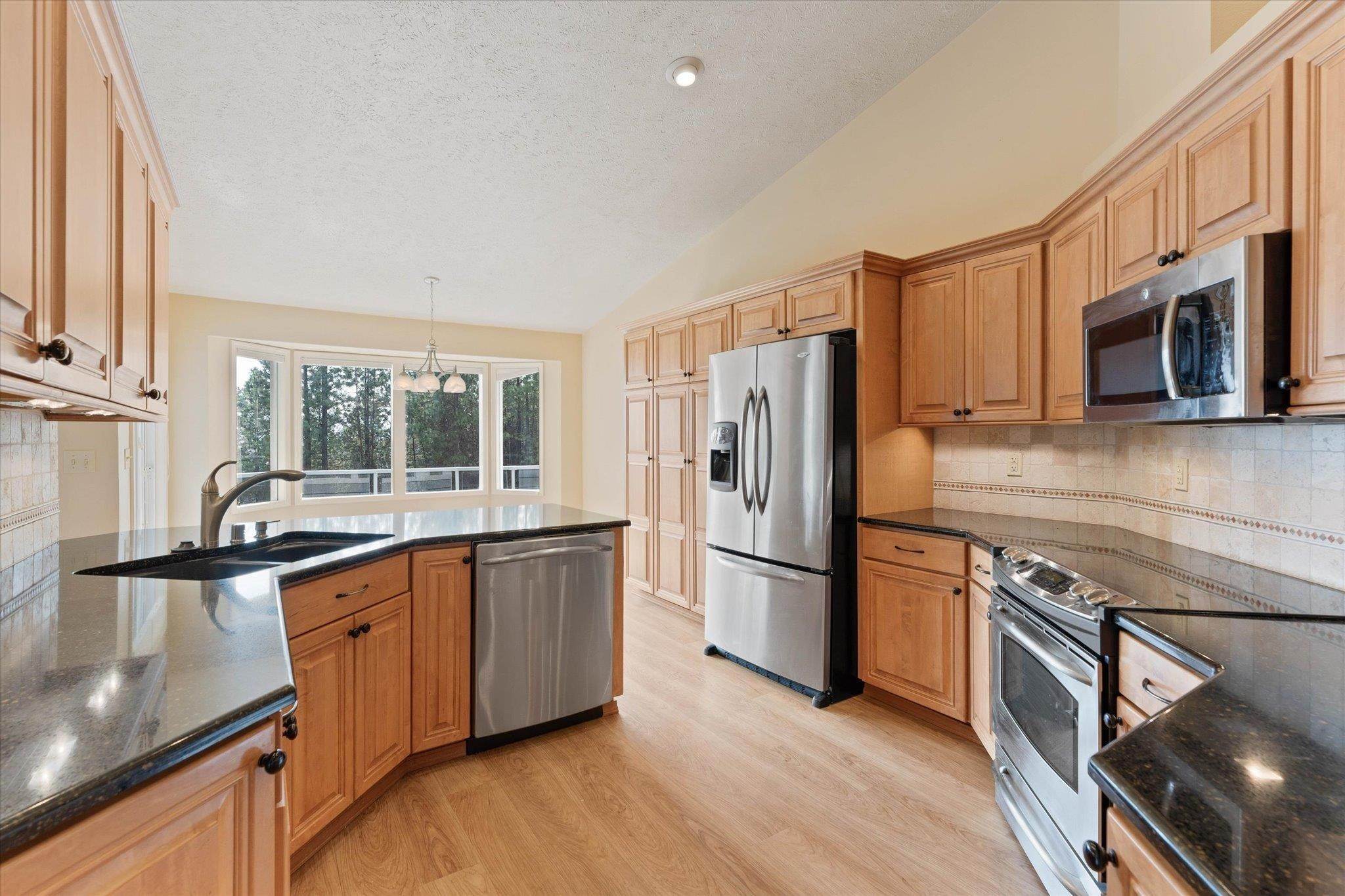 14. Single Family Homes for Sale at 5316 N Riblet View Lane Spokane, Washington 99212 United States