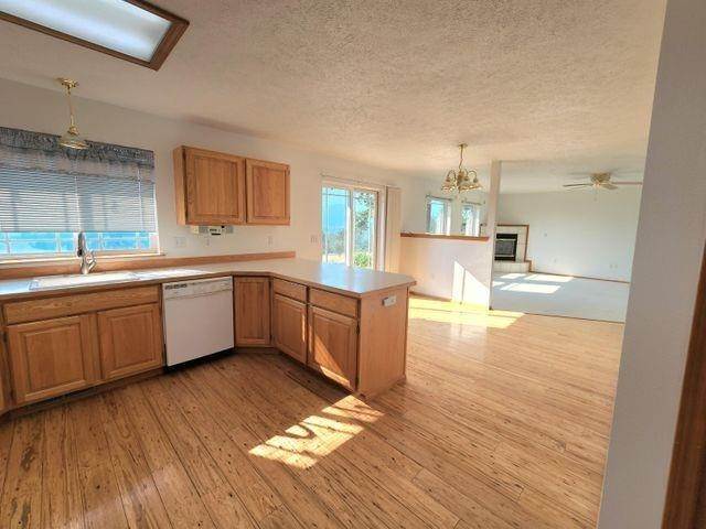 4. Single Family Homes for Sale at 724 Arden Butte Road Colville, Washington 99114 United States