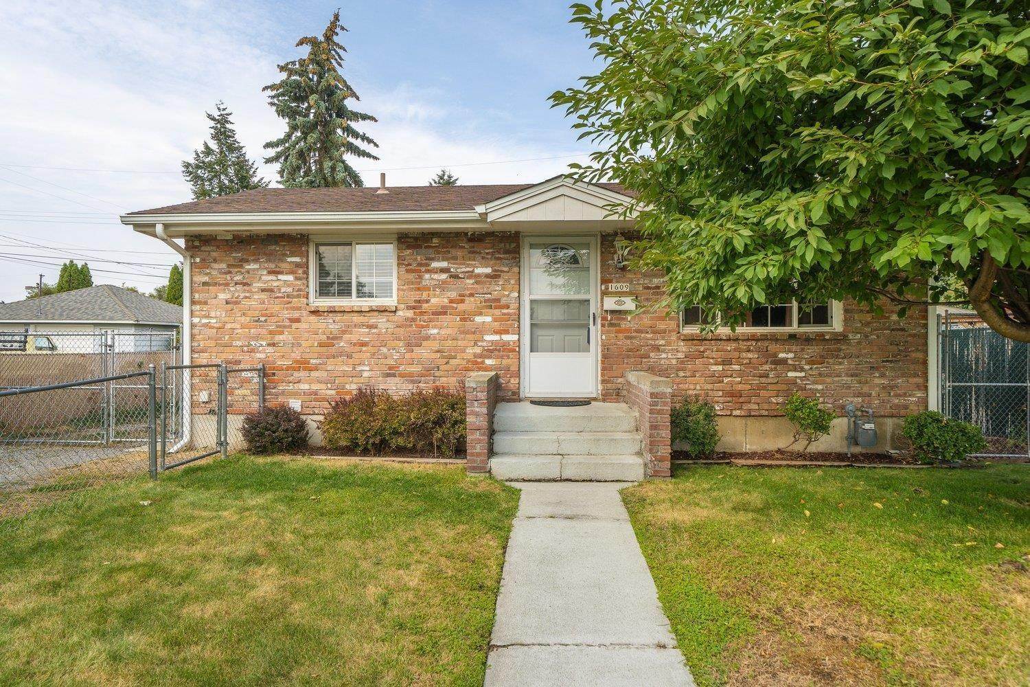 2. Single Family Homes for Sale at 1609 E Walton Avenue Spokane, Washington 99207 United States