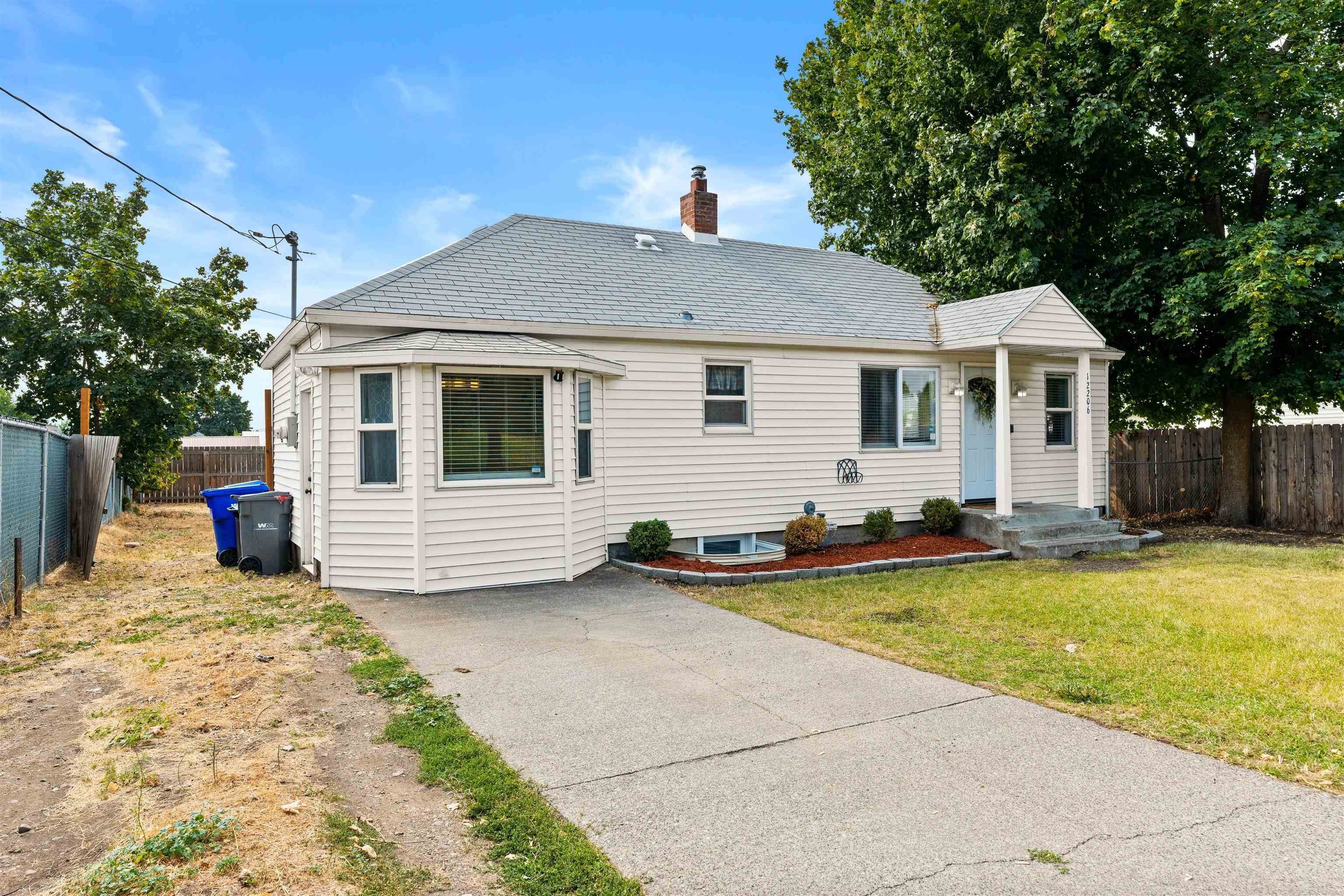 3. Single Family Homes for Sale at 12206 E Valleyway Avenue Spokane Valley, Washington 99206 United States