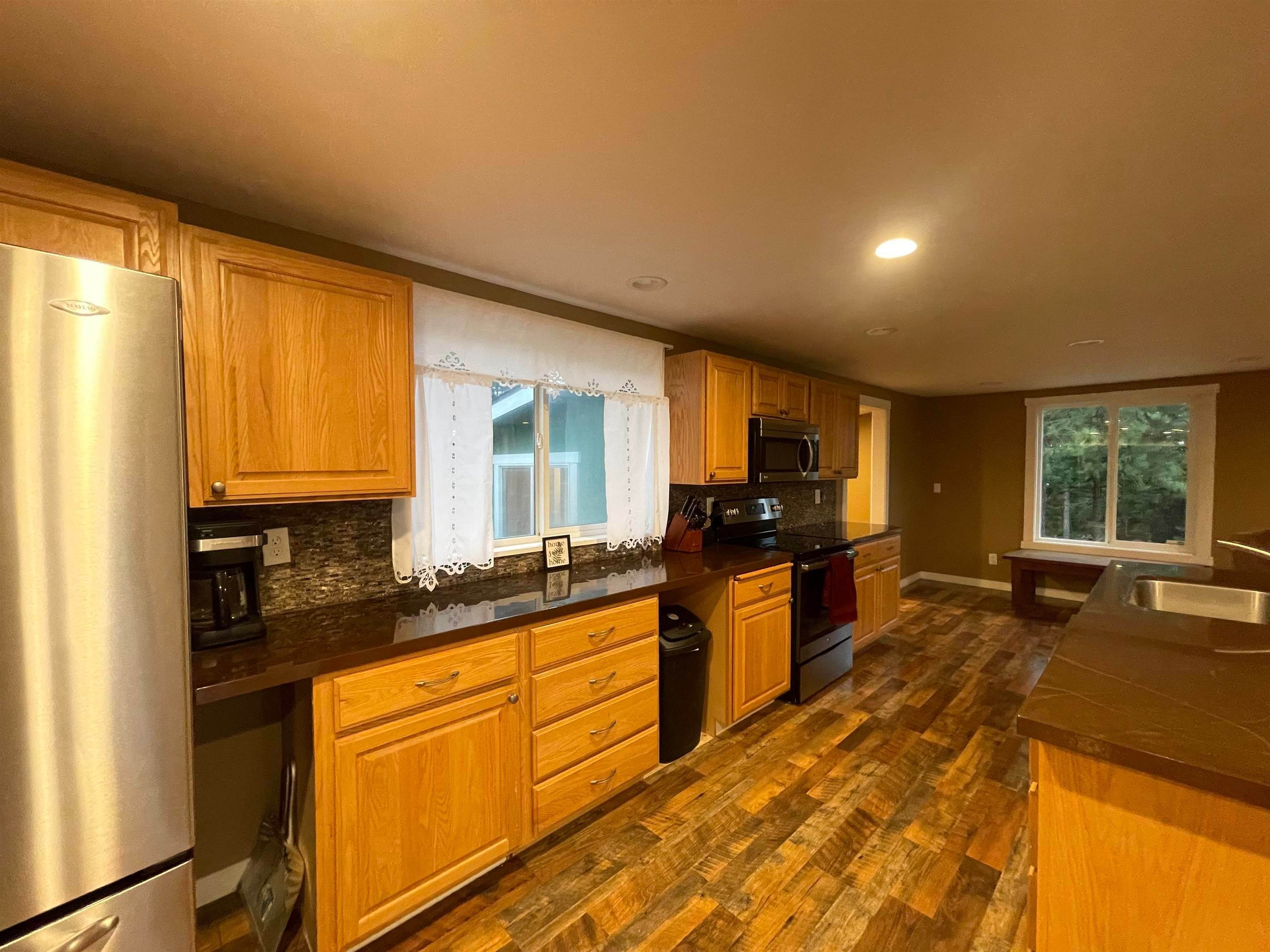 5. Single Family Homes for Sale at 15731 N Koth Road Newman Lake, Washington 99025 United States