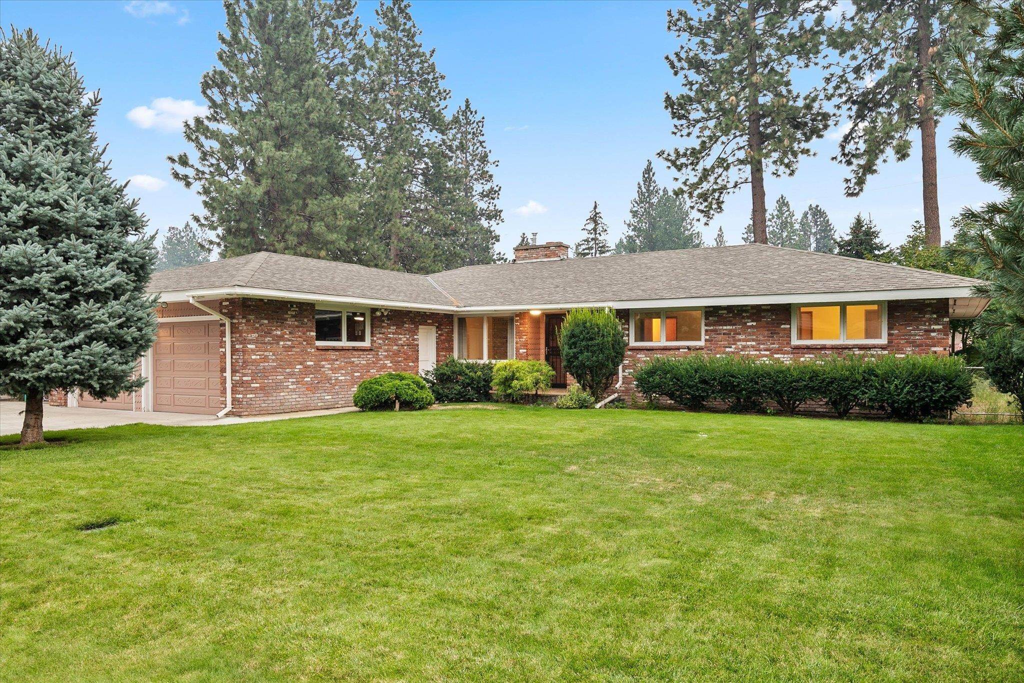 2. Single Family Homes for Sale at 13606 E 27th Avenue Spokane Valley, Washington 99216 United States