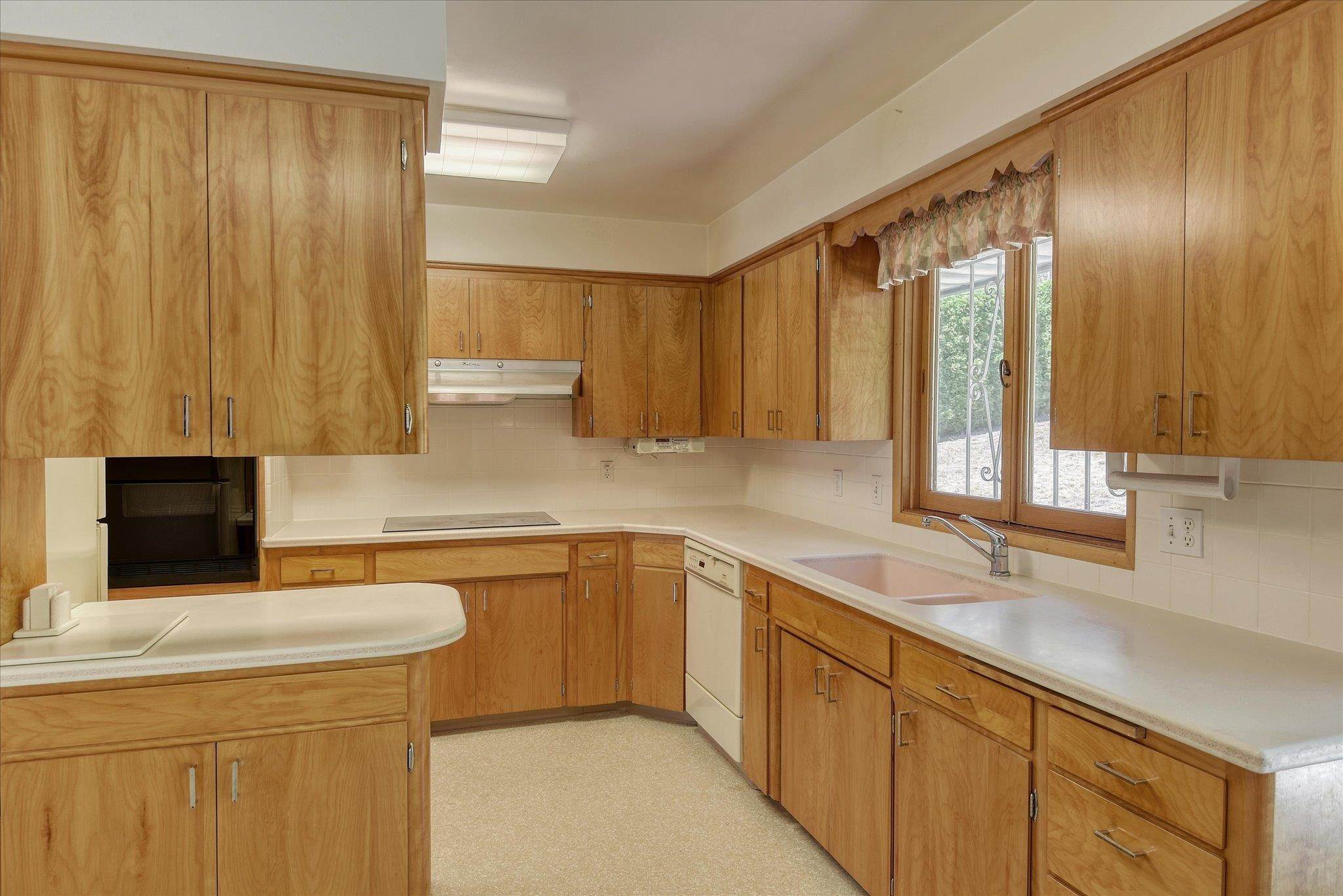 10. Single Family Homes for Sale at 3410 W Sunset Blvd Spokane, Washington 99224 United States