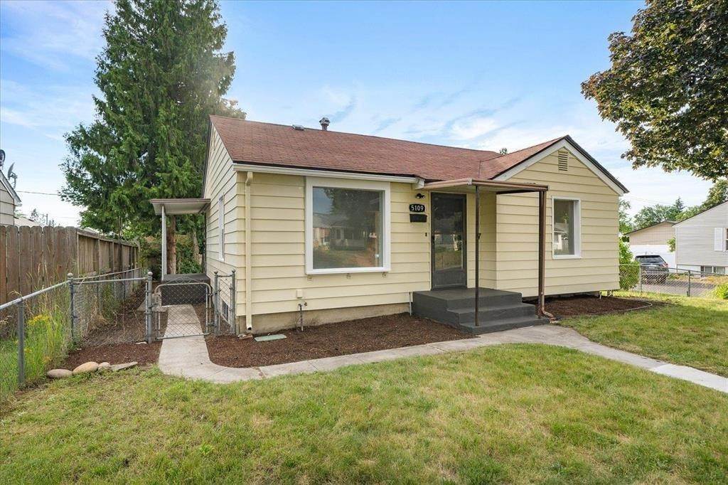5. Single Family Homes for Sale at 5109 N Belt Street Spokane, Washington 99205 United States