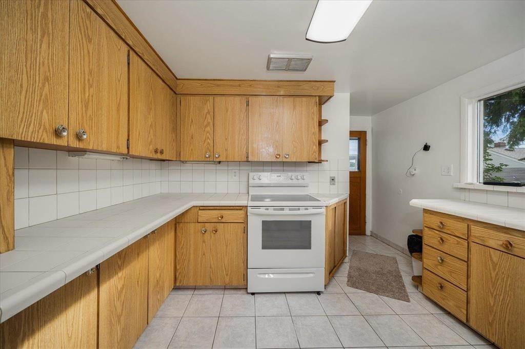 14. Single Family Homes for Sale at 5109 N Belt Street Spokane, Washington 99205 United States