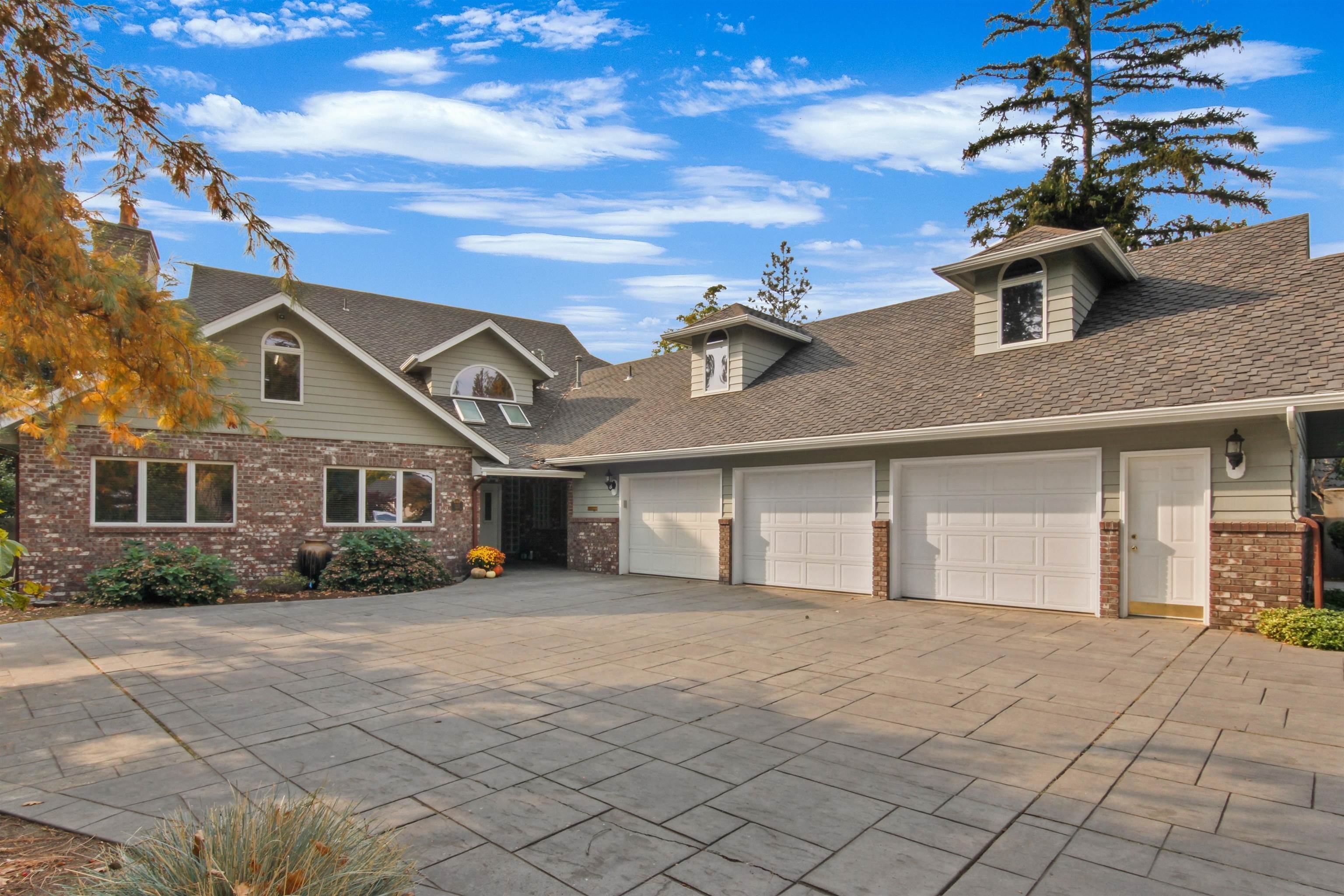 2. Single Family Homes for Sale at 322 E High Drive Spokane, Washington 99203 United States