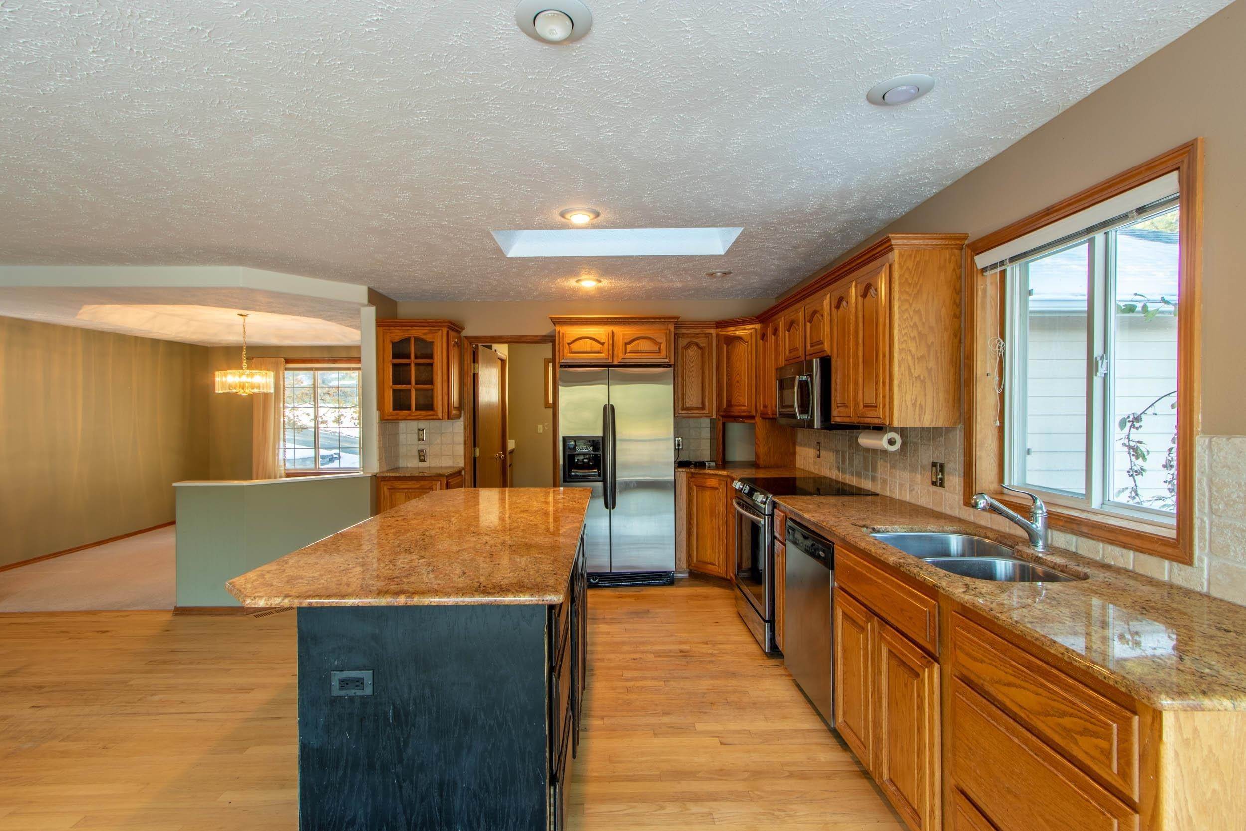 8. Single Family Homes for Sale at 8724 N Oakland Road Newman Lake, Washington 99025 United States