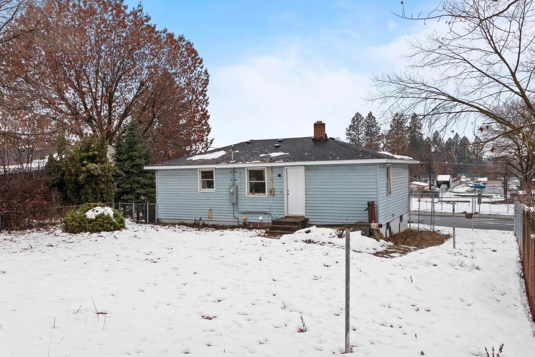 13. Single Family Homes for Sale at 6214 N Maple Street Spokane, Washington 99205 United States