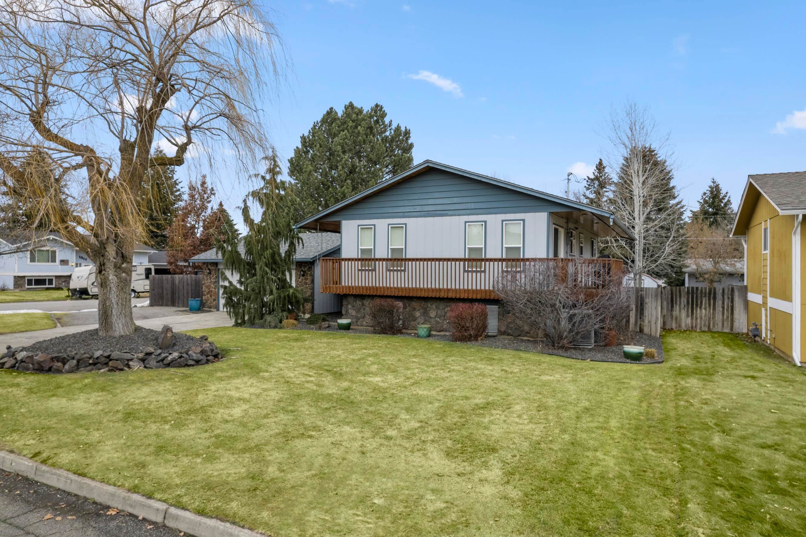 4. Single Family Homes for Sale at 12403 E Lenora Drive Spokane, Washington 99216 United States