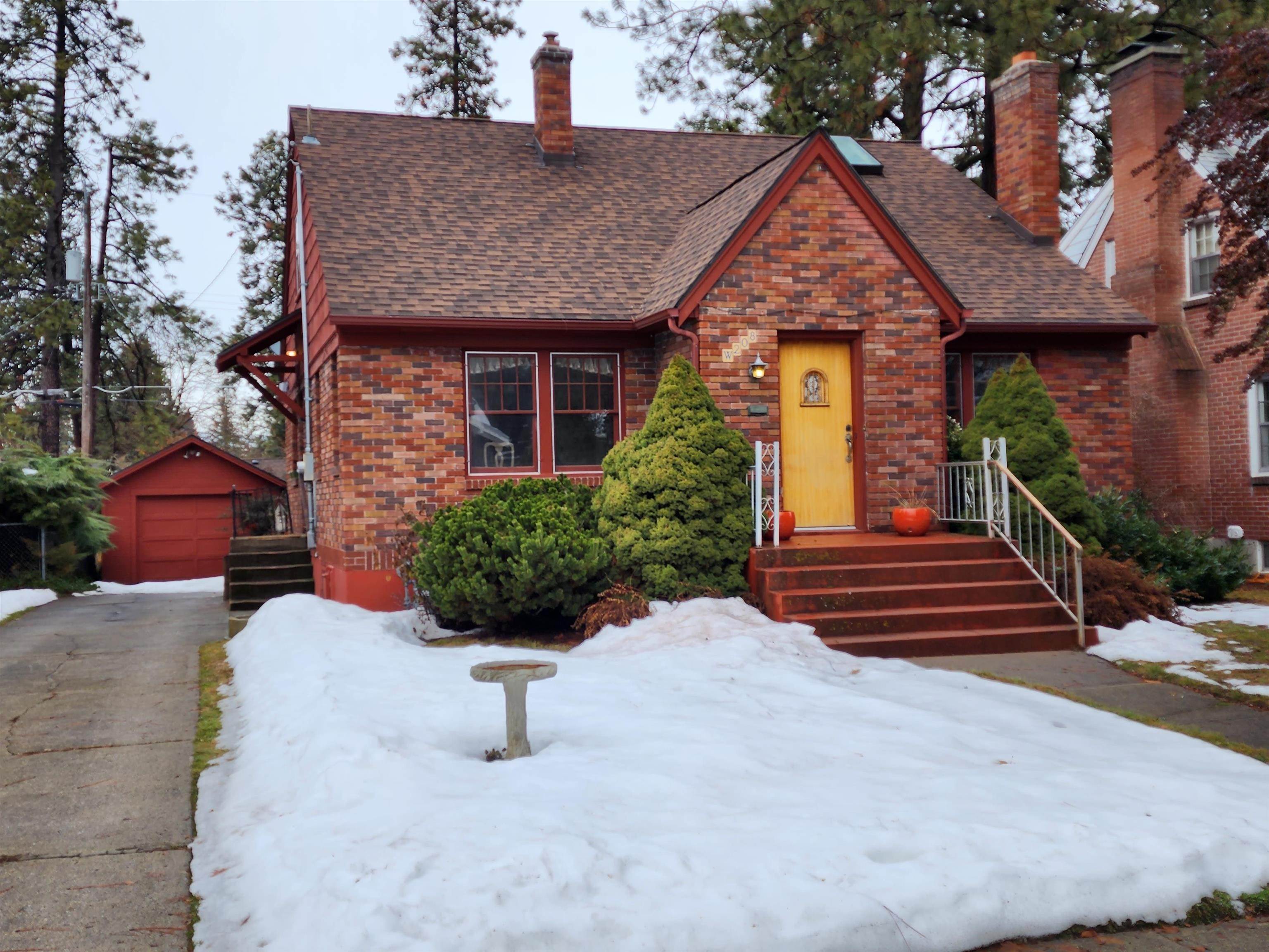 Single Family Homes for Sale at 208 W 27th Avenue Spokane, Washington 99203 United States
