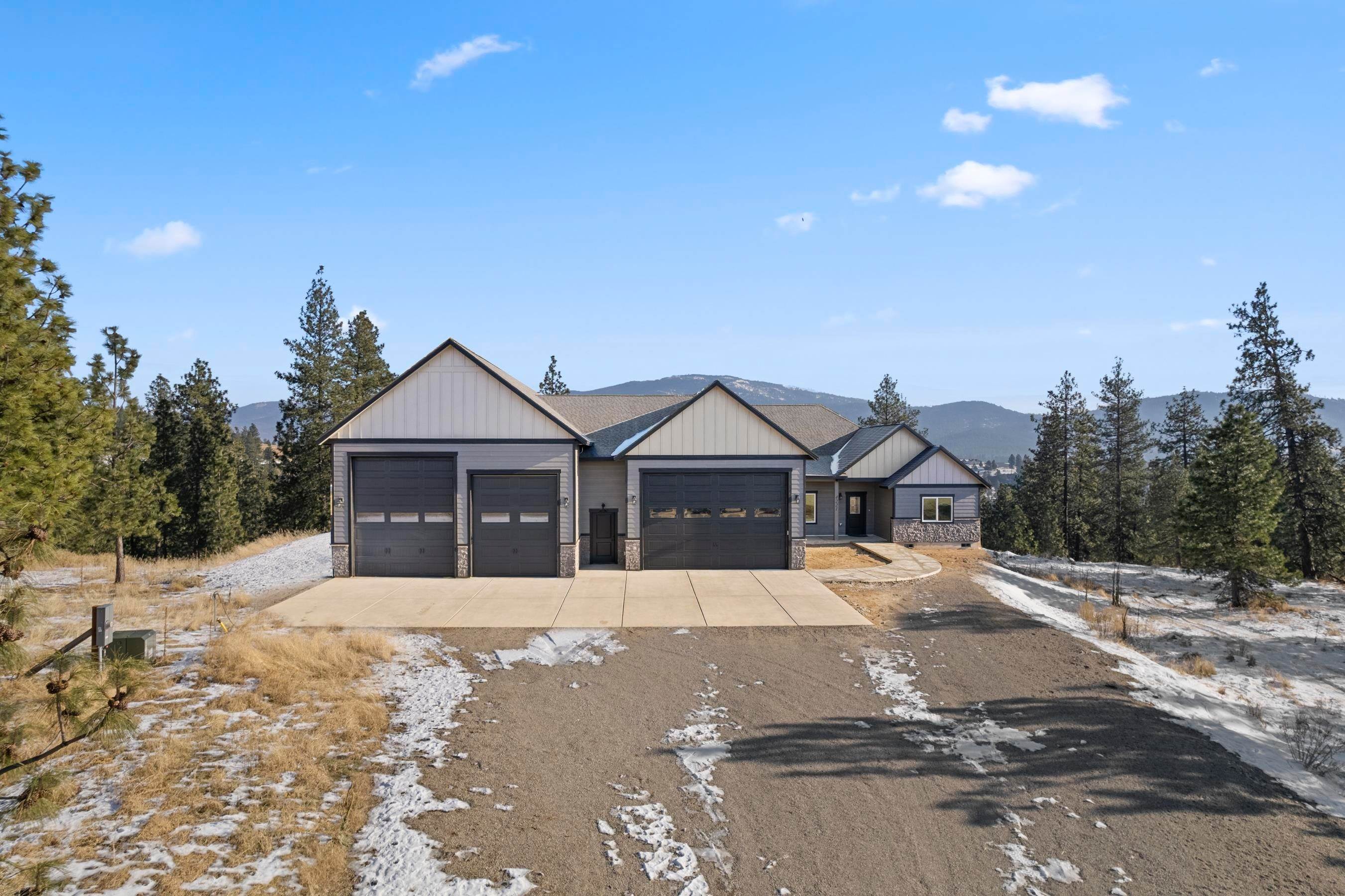 Single Family Homes for Sale at 13931 E Hunters Ridge Lane Spokane Valley, Washington 99206 United States